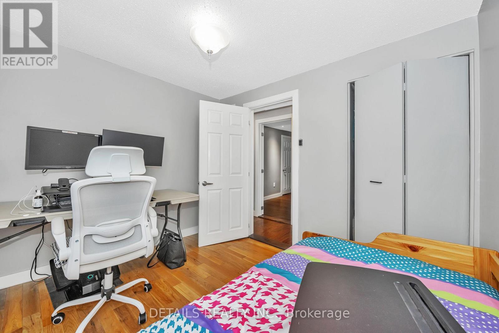 












84 EASTPARK DRIVE

,
Ottawa,




Ontario
K1B4A4

