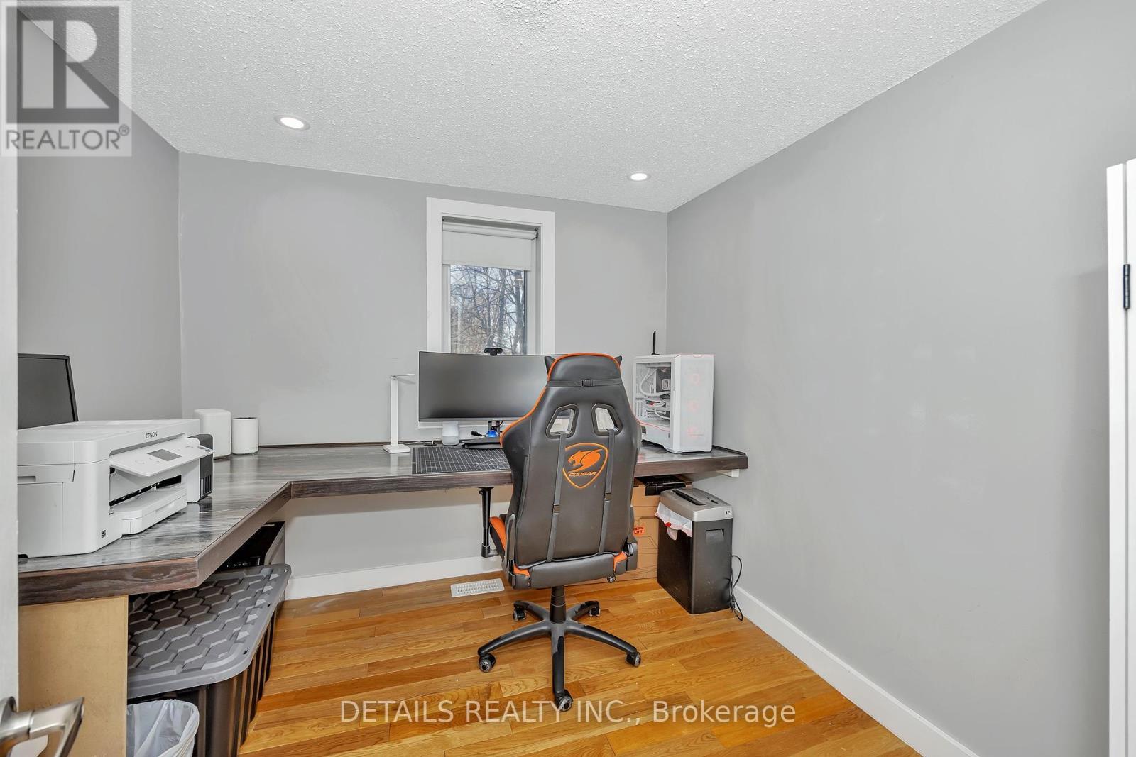 












84 EASTPARK DRIVE

,
Ottawa,




Ontario
K1B4A4

