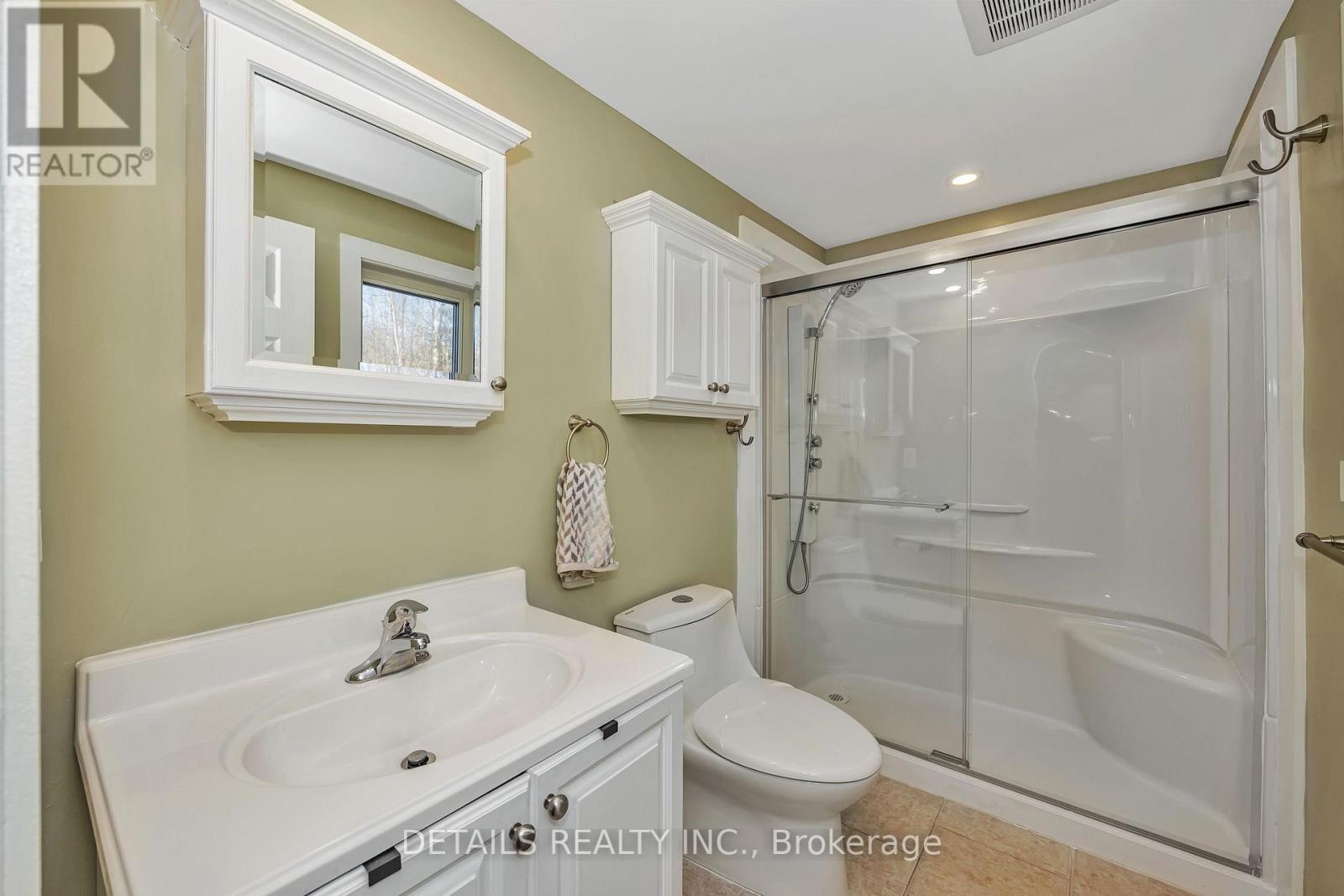 












84 EASTPARK DRIVE

,
Ottawa,




Ontario
K1B4A4

