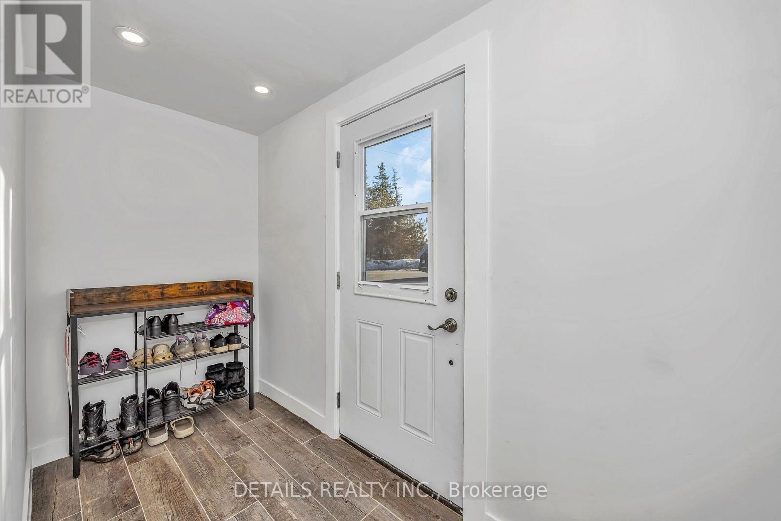 












84 EASTPARK DRIVE

,
Ottawa,




Ontario
K1B4A4

