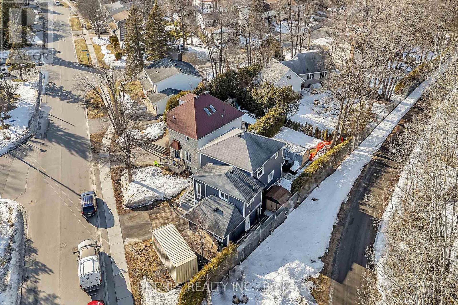 












84 EASTPARK DRIVE

,
Ottawa,




Ontario
K1B4A4

