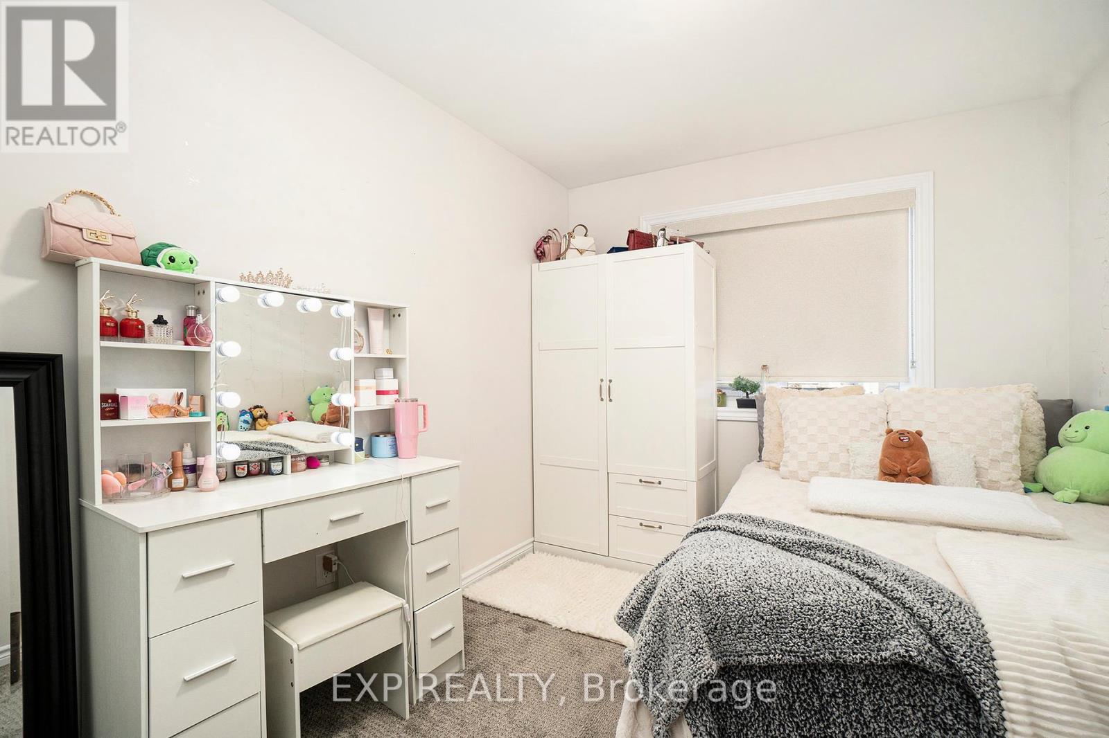 












715 MIIKANA ROAD

,
Ottawa,




Ontario
K1X0E5

