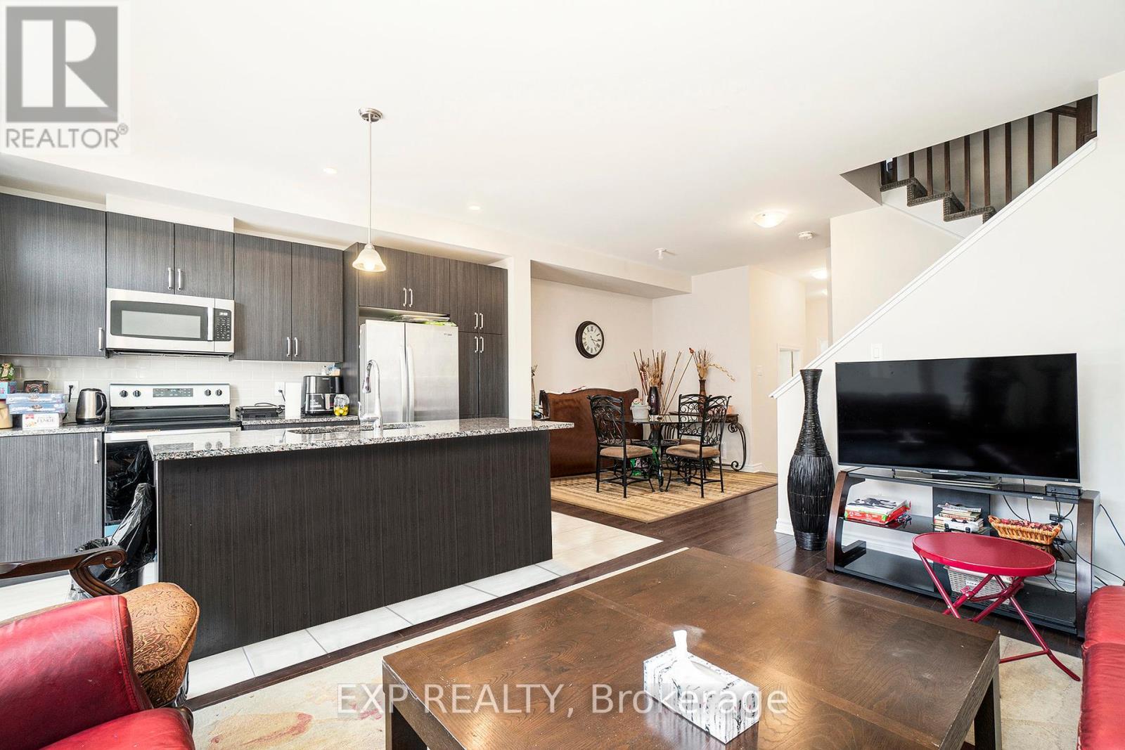 












715 MIIKANA ROAD

,
Ottawa,




Ontario
K1X0E5

