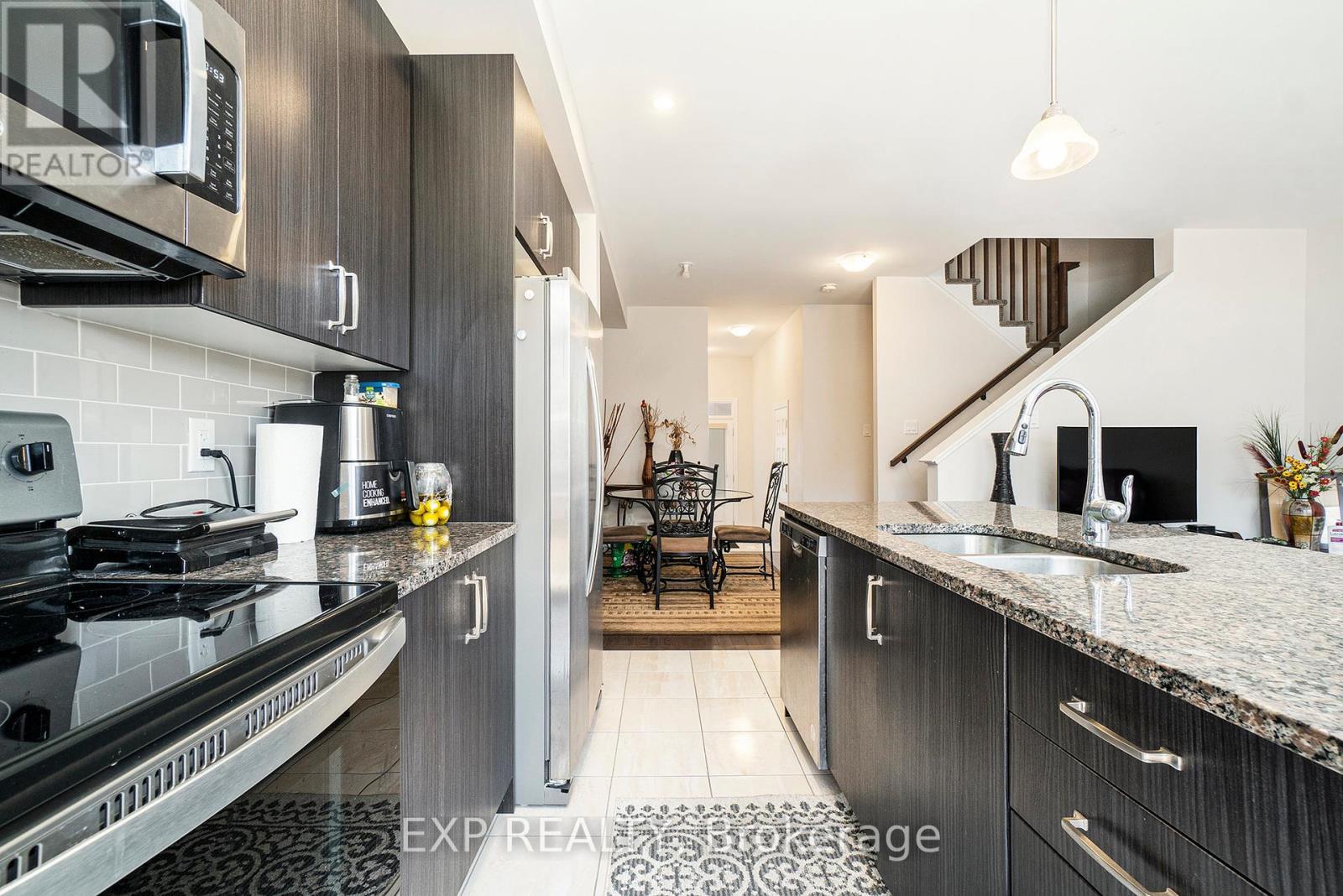 












715 MIIKANA ROAD

,
Ottawa,




Ontario
K1X0E5


