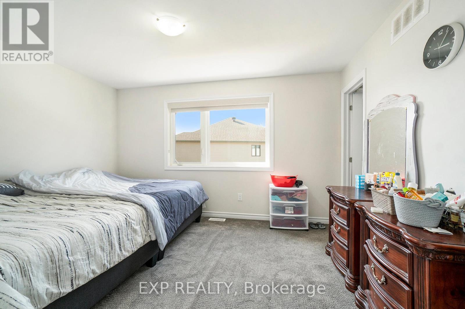 












715 MIIKANA ROAD

,
Ottawa,




Ontario
K1X0E5

