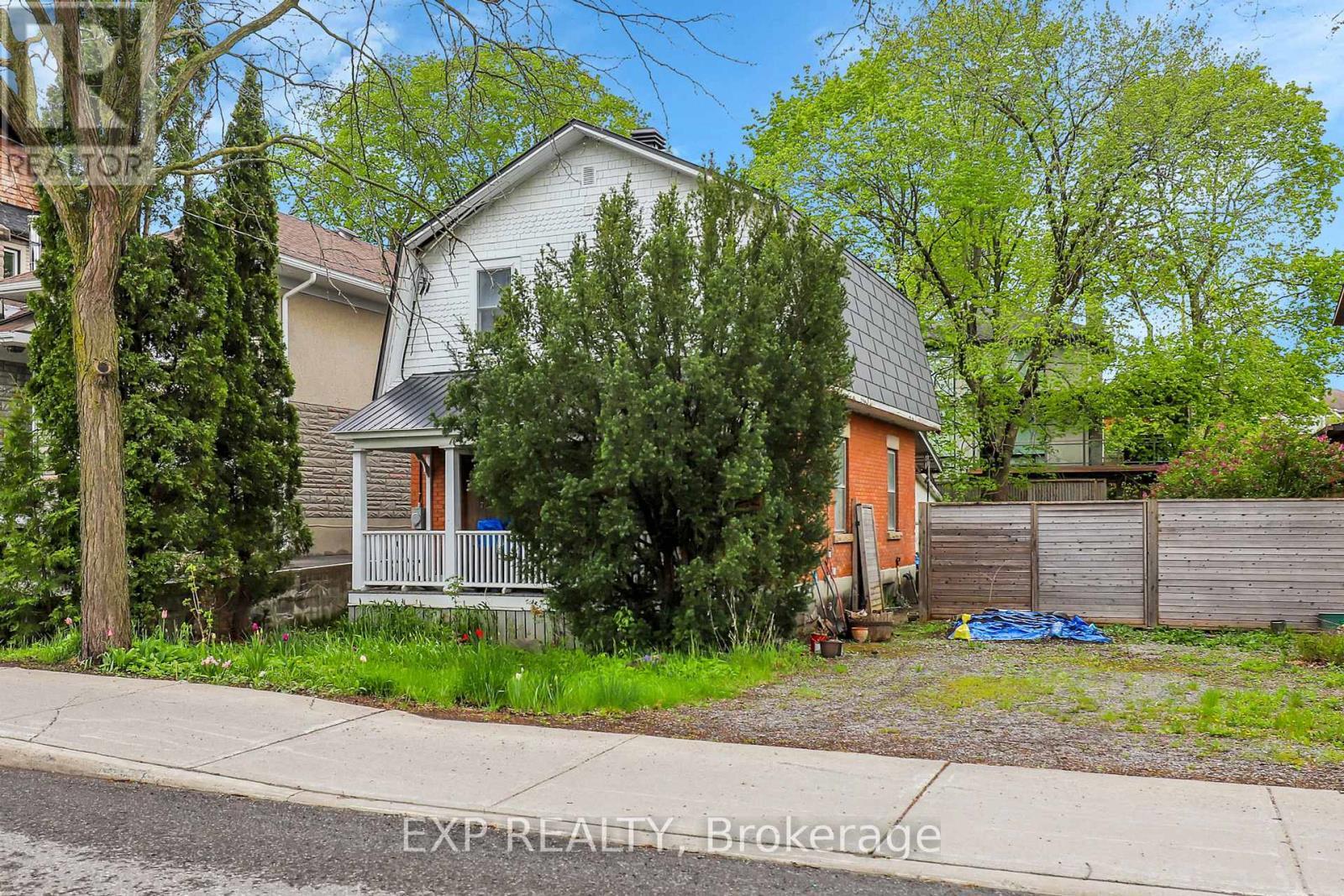 












272 CHURCHILL AVENUE N

,
Ottawa,




Ontario
K1Z5B6

