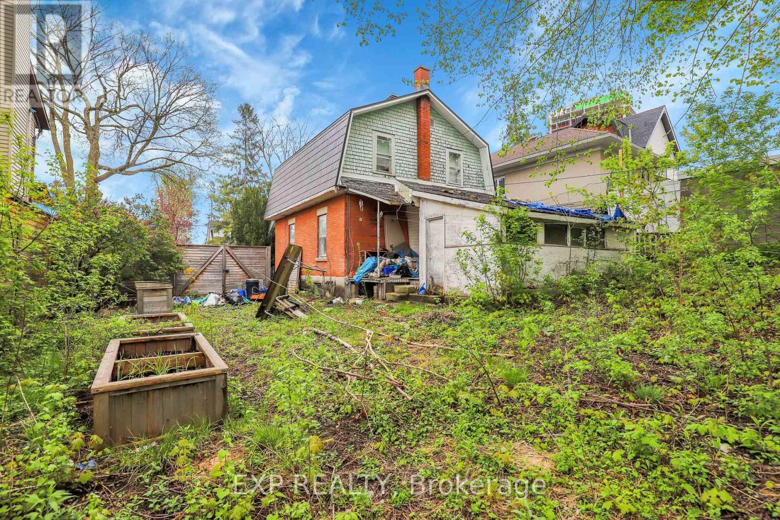 












272 CHURCHILL AVENUE N

,
Ottawa,




Ontario
K1Z5B6

