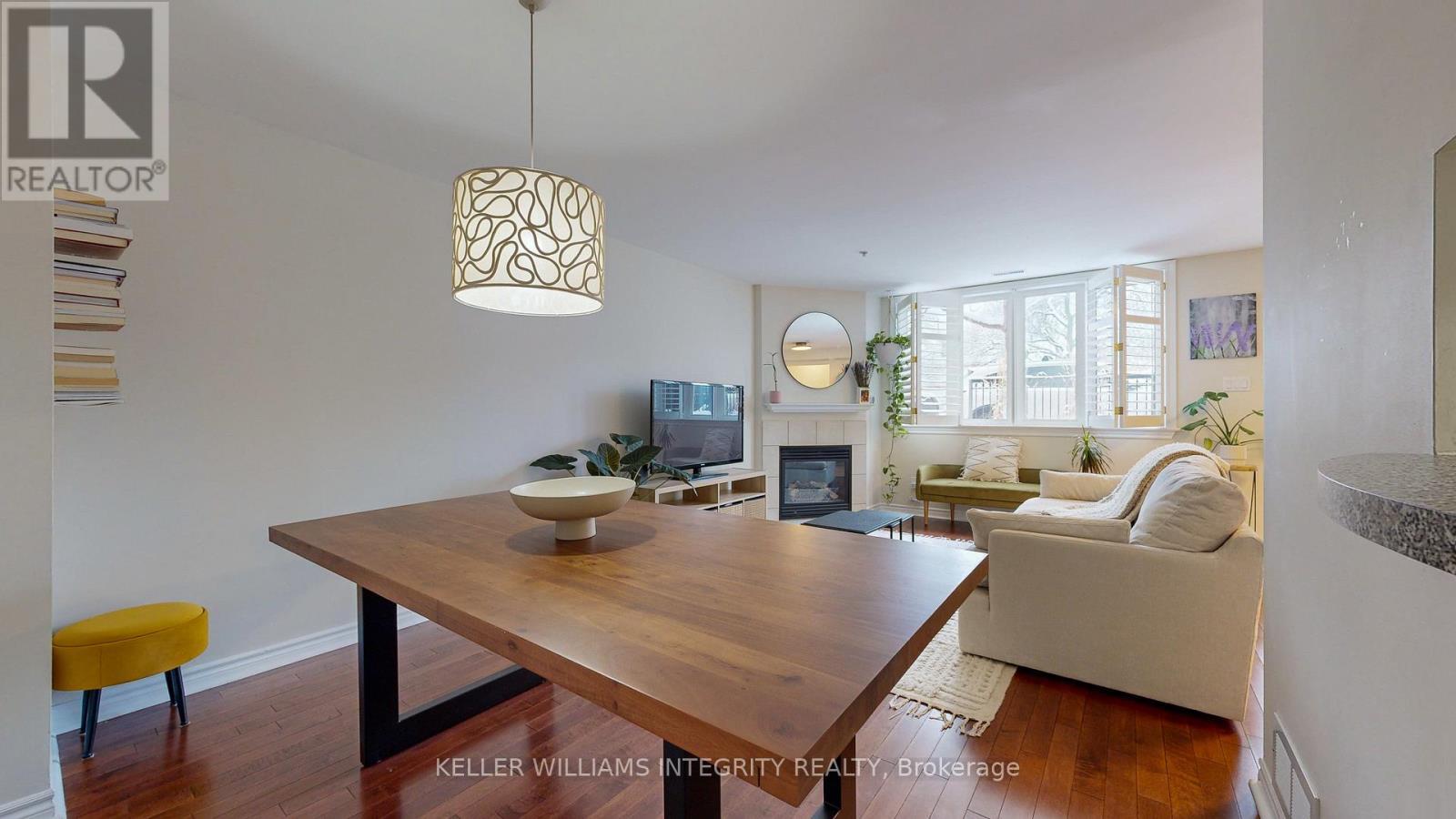 












245 CUMBERLAND STREET

,
Ottawa,




Ontario
K1N8W6

