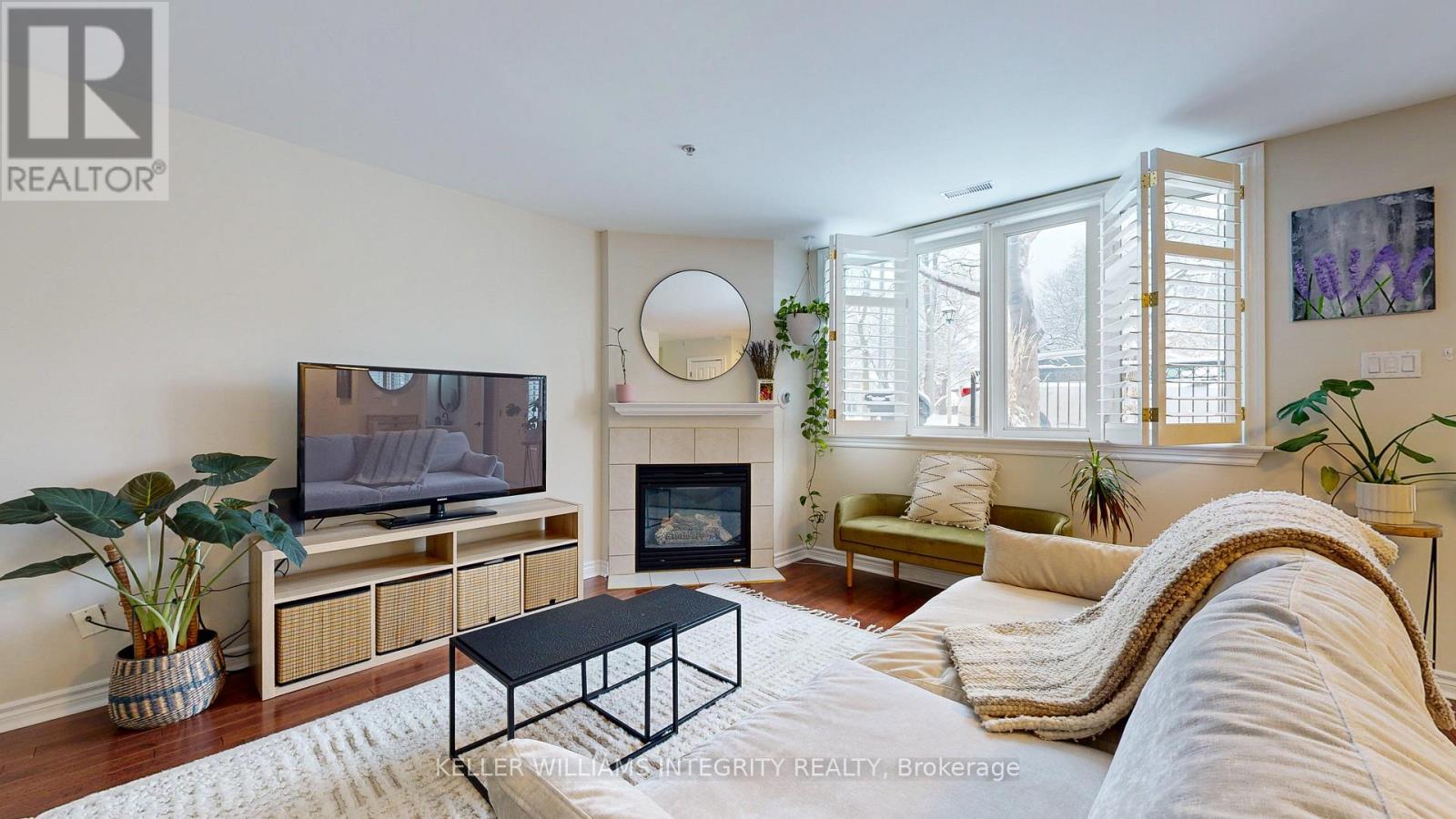 












245 CUMBERLAND STREET

,
Ottawa,




Ontario
K1N8W6


