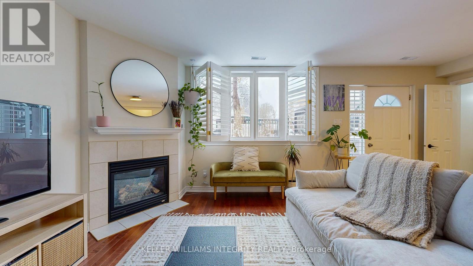 












245 CUMBERLAND STREET

,
Ottawa,




Ontario
K1N8W6

