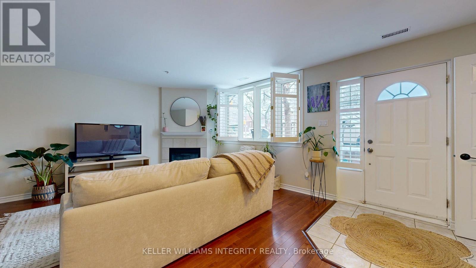 












245 CUMBERLAND STREET

,
Ottawa,




Ontario
K1N8W6

