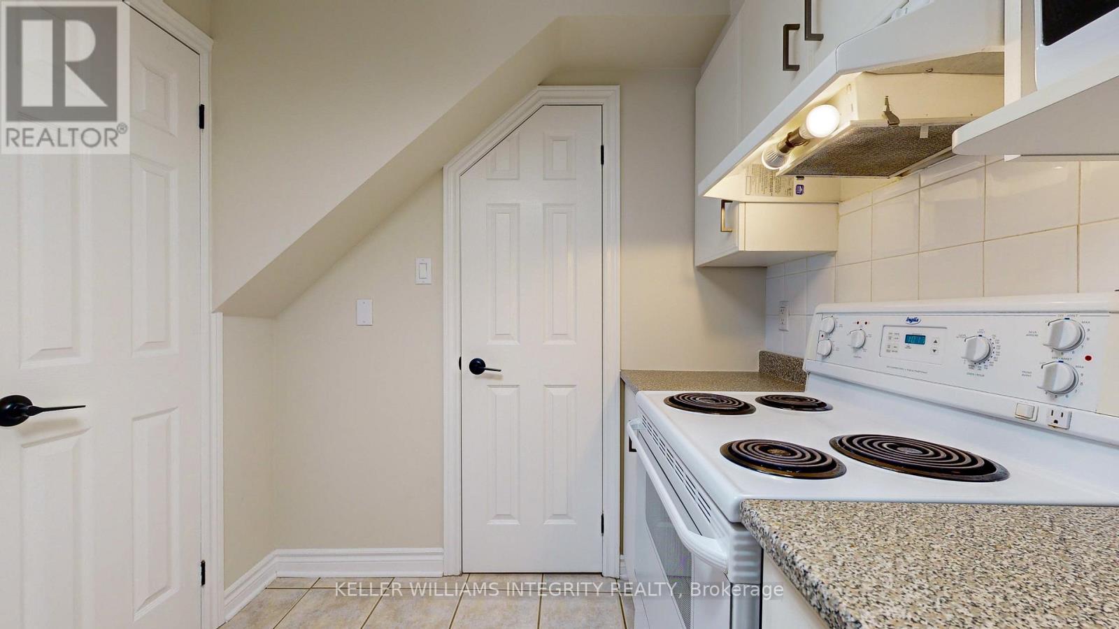 












245 CUMBERLAND STREET

,
Ottawa,




Ontario
K1N8W6

