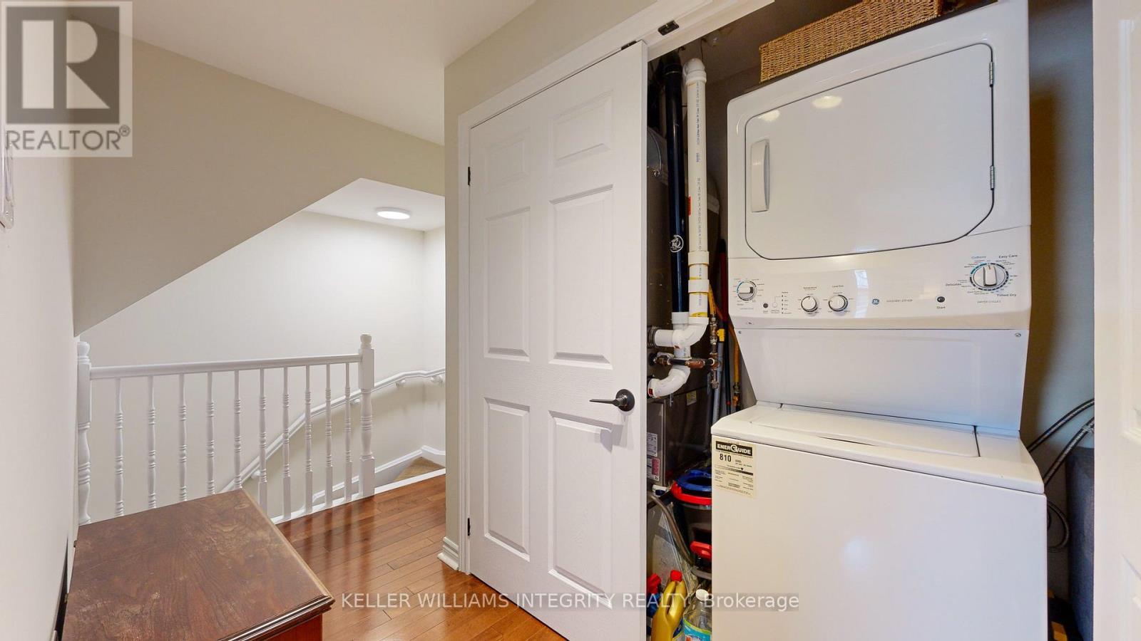 












245 CUMBERLAND STREET

,
Ottawa,




Ontario
K1N8W6

