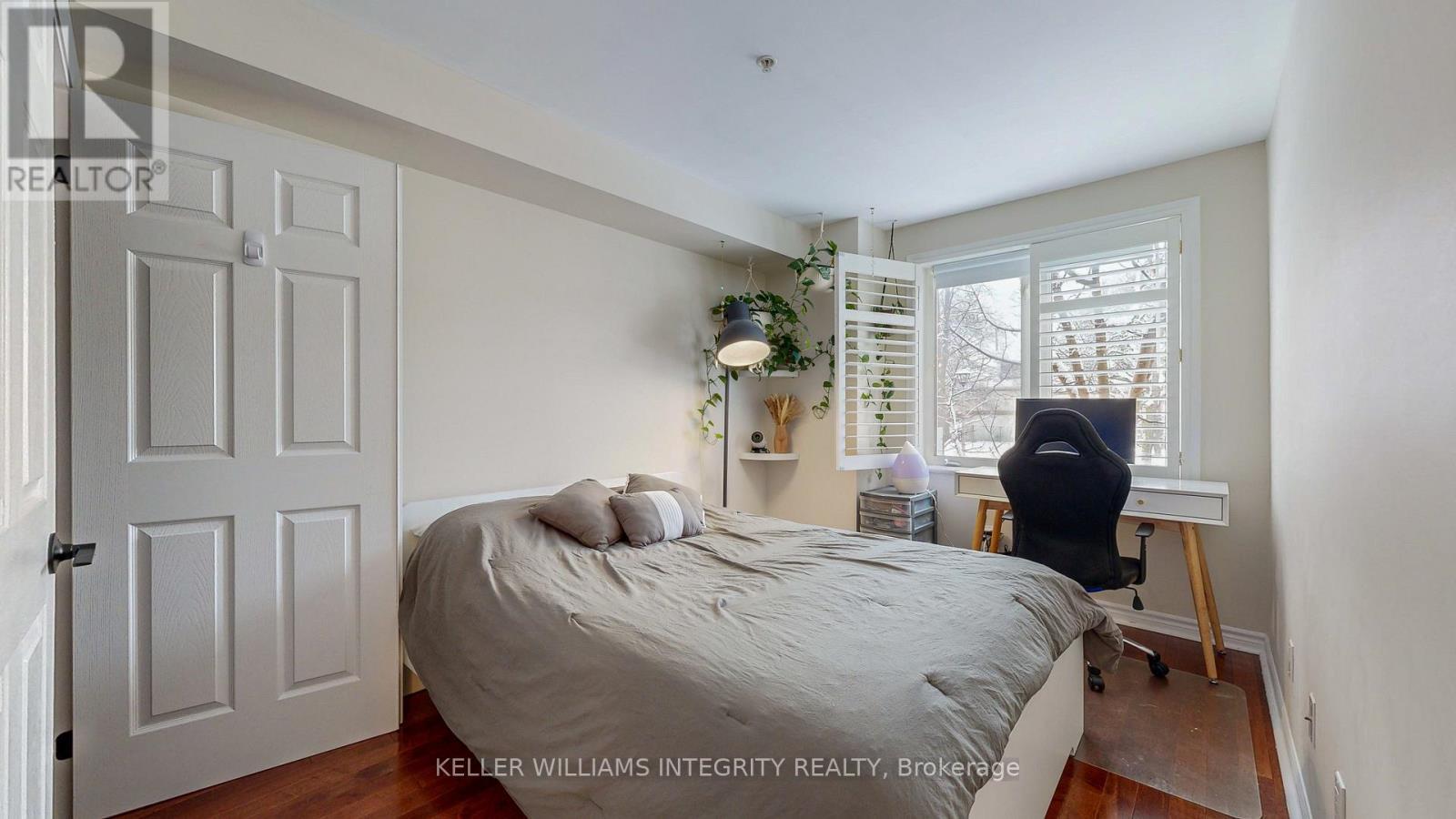 












245 CUMBERLAND STREET

,
Ottawa,




Ontario
K1N8W6

