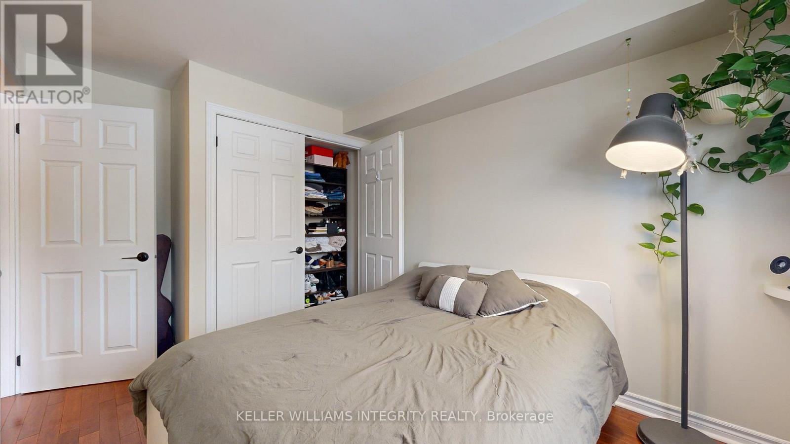 












245 CUMBERLAND STREET

,
Ottawa,




Ontario
K1N8W6

