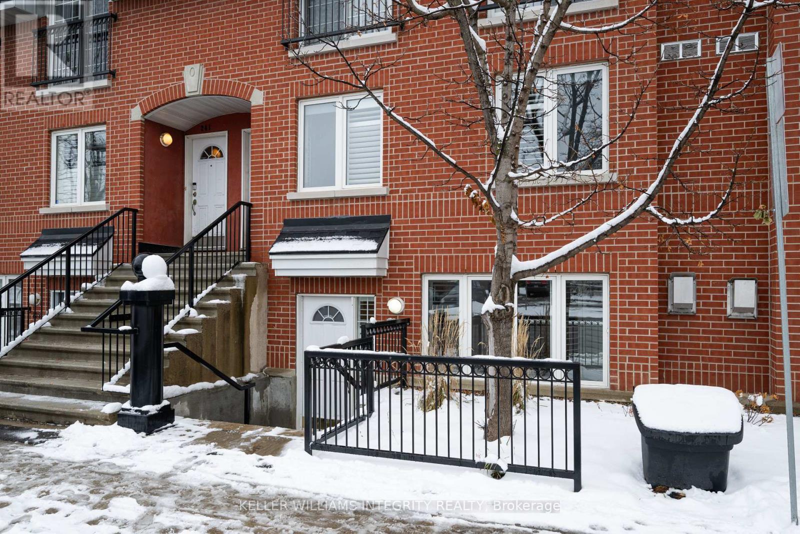 












245 CUMBERLAND STREET

,
Ottawa,




Ontario
K1N8W6

