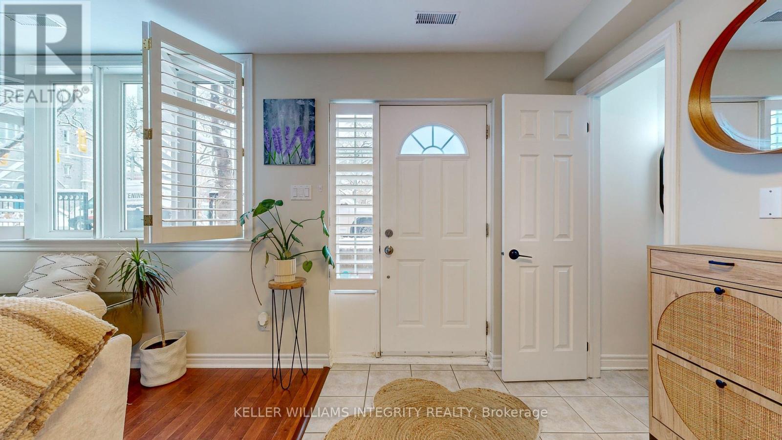 












245 CUMBERLAND STREET

,
Ottawa,




Ontario
K1N8W6

