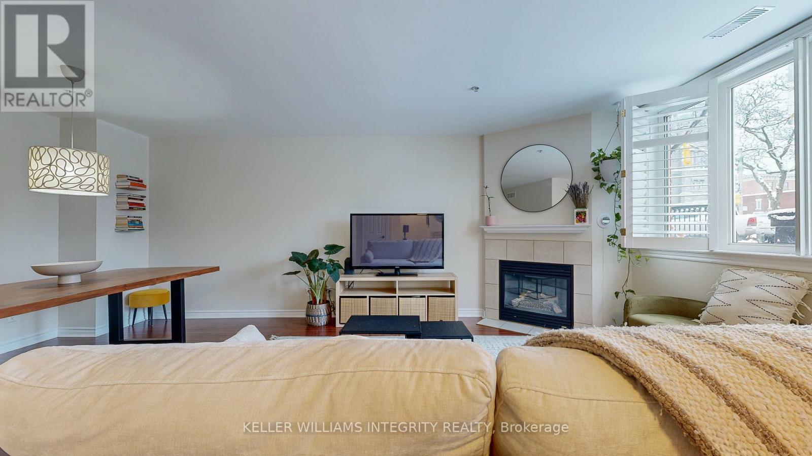 












245 CUMBERLAND STREET

,
Ottawa,




Ontario
K1N8W6

