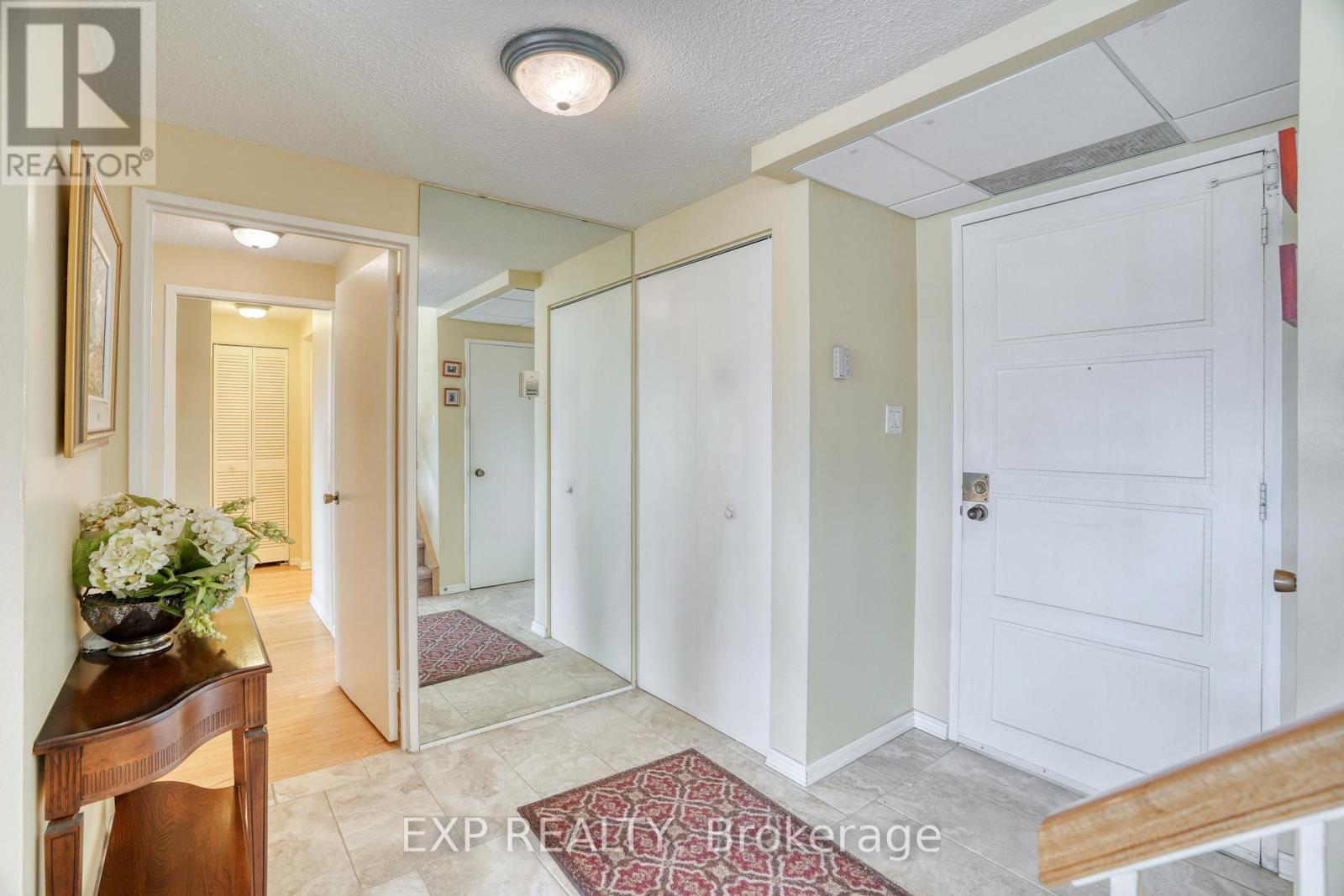












1104 - 373 LAURIER AVENUE E

,
Ottawa,




Ontario
K1N8X6

