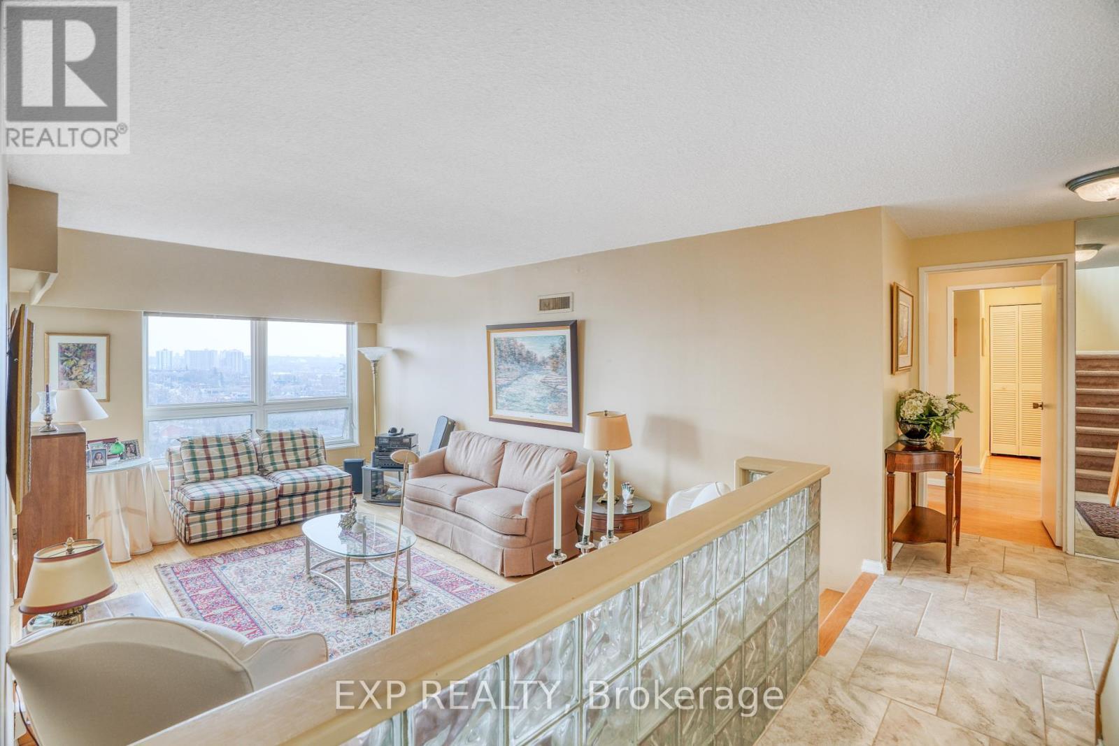 












1104 - 373 LAURIER AVENUE E

,
Ottawa,




Ontario
K1N8X6

