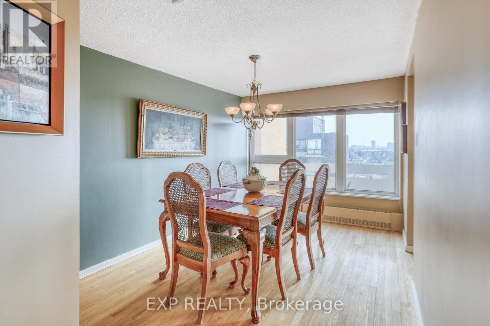












1104 - 373 LAURIER AVENUE E

,
Ottawa,




Ontario
K1N8X6

