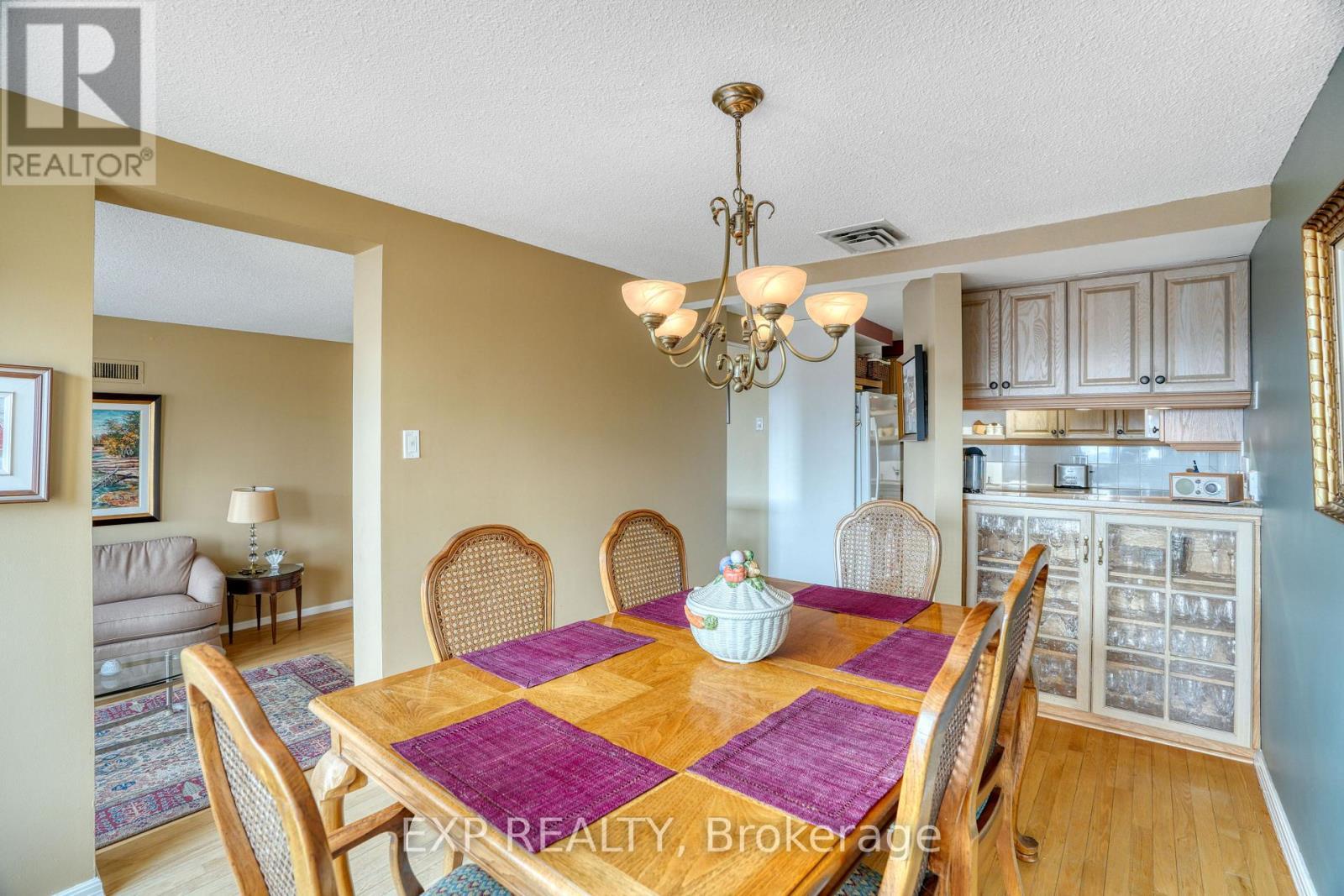 












1104 - 373 LAURIER AVENUE E

,
Ottawa,




Ontario
K1N8X6

