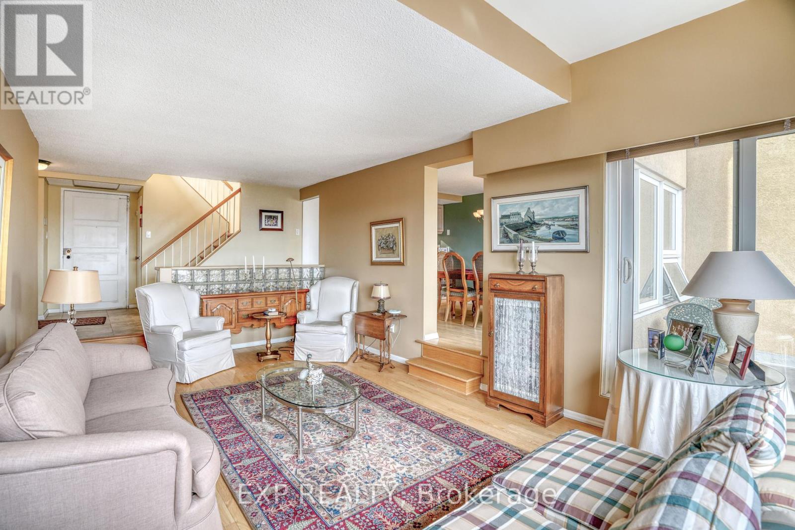 












1104 - 373 LAURIER AVENUE E

,
Ottawa,




Ontario
K1N8X6

