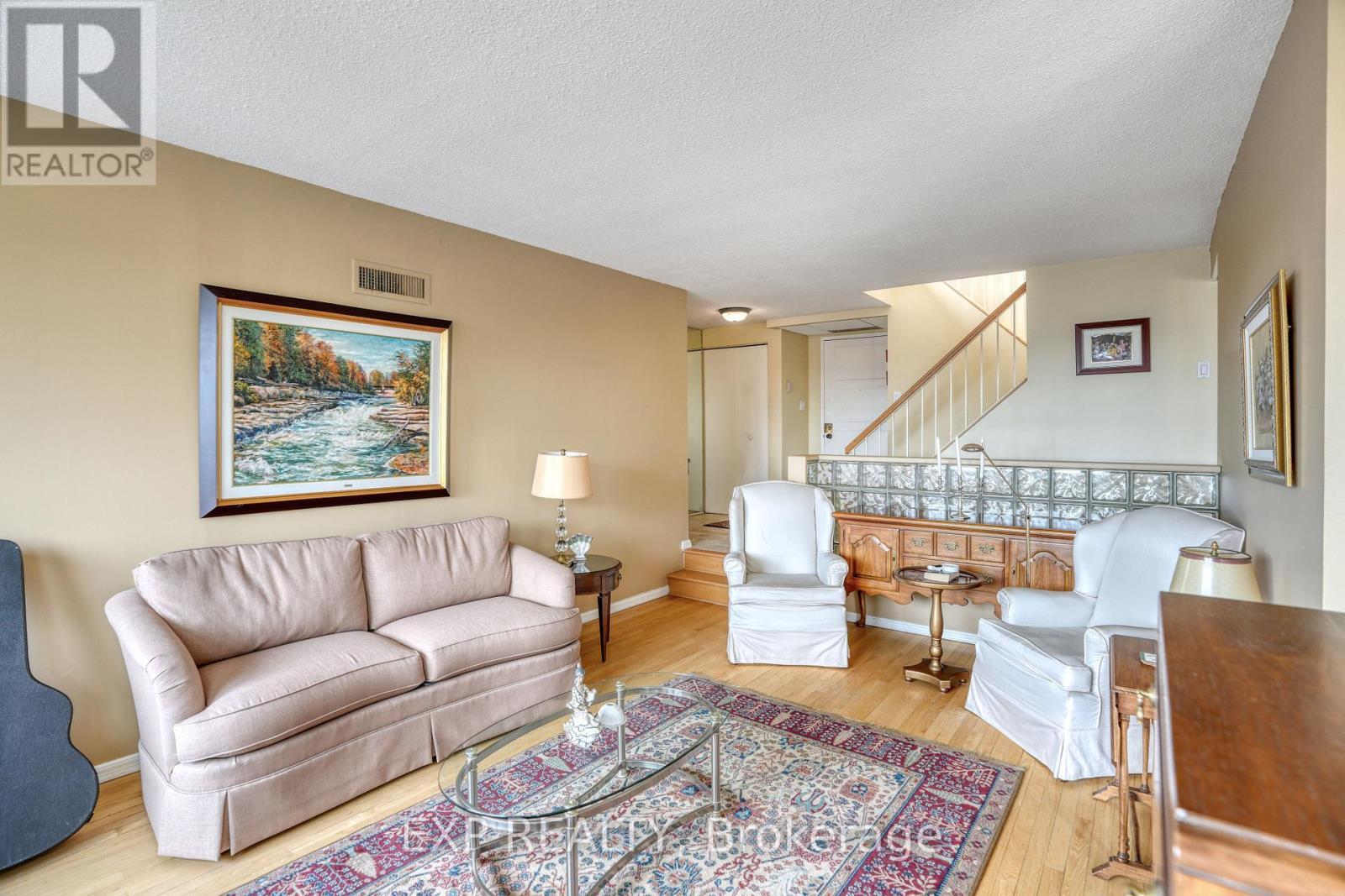 












1104 - 373 LAURIER AVENUE E

,
Ottawa,




Ontario
K1N8X6

