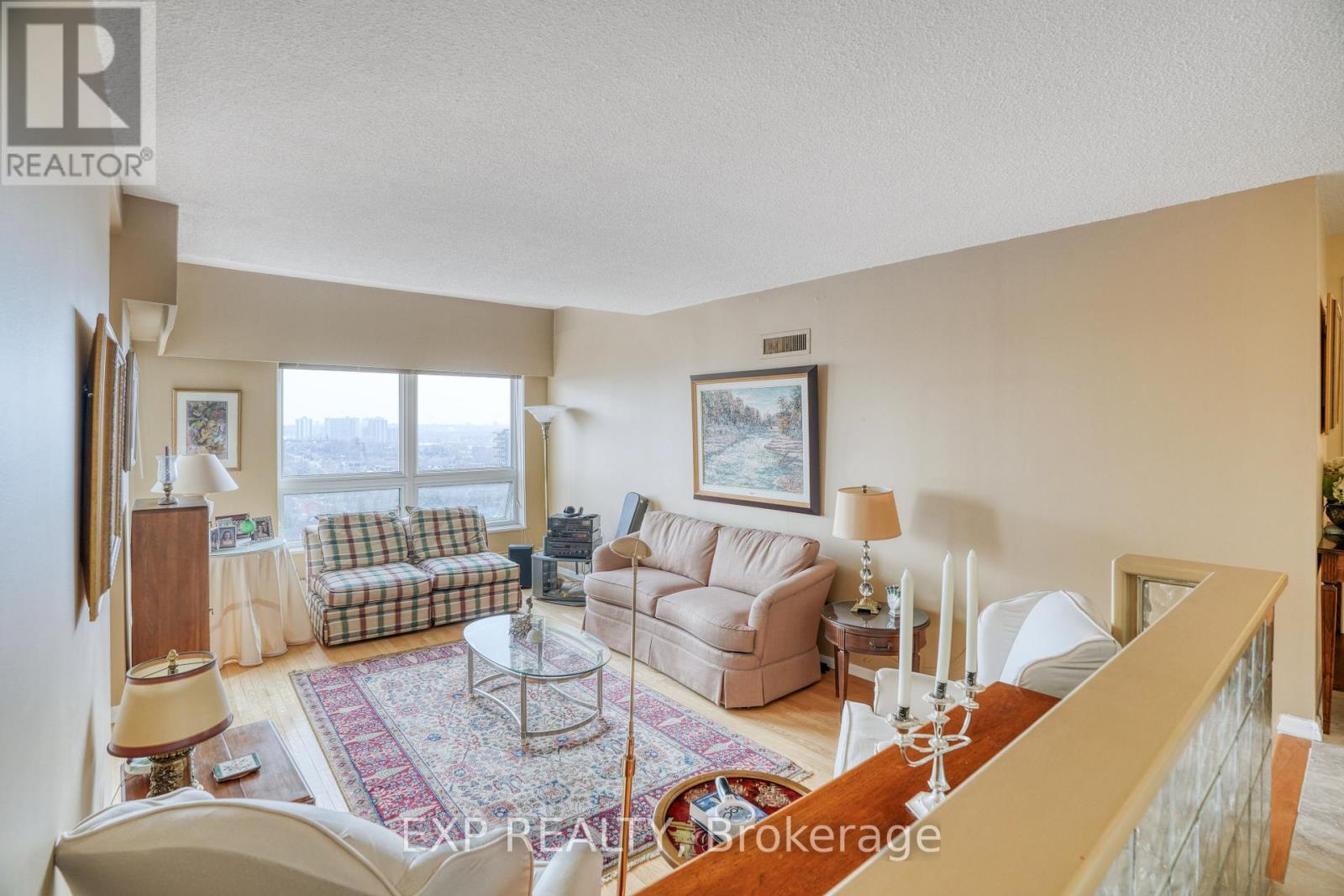 












1104 - 373 LAURIER AVENUE E

,
Ottawa,




Ontario
K1N8X6

