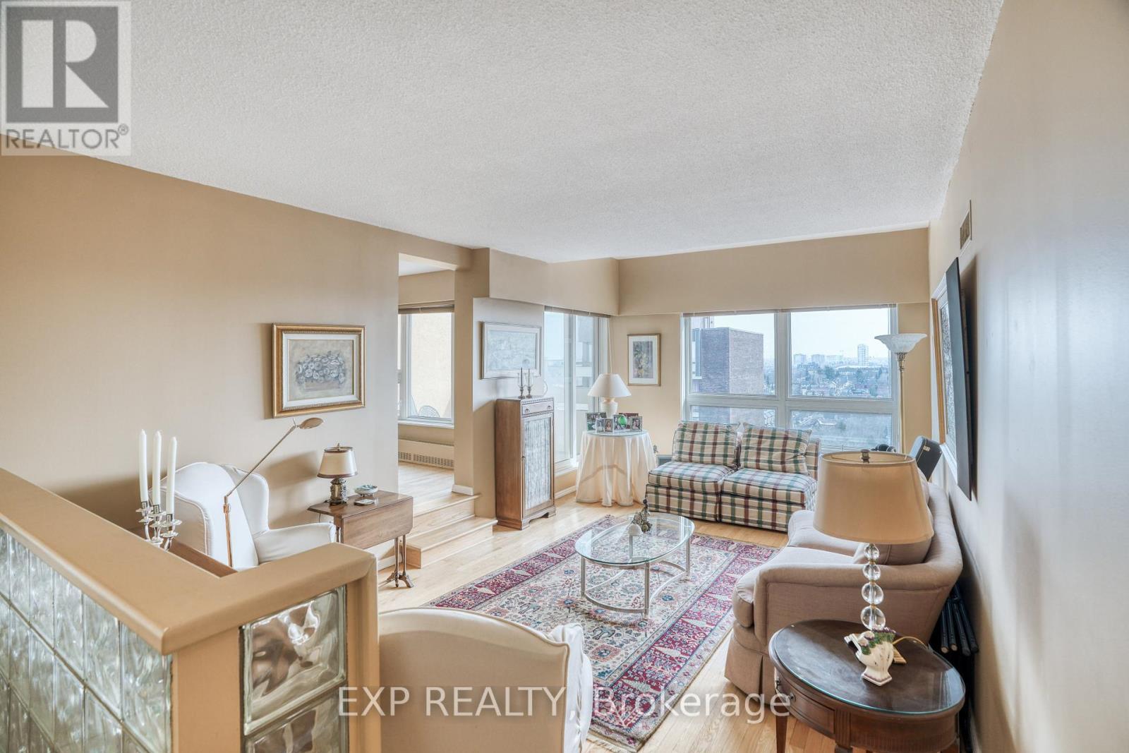 












1104 - 373 LAURIER AVENUE E

,
Ottawa,




Ontario
K1N8X6

