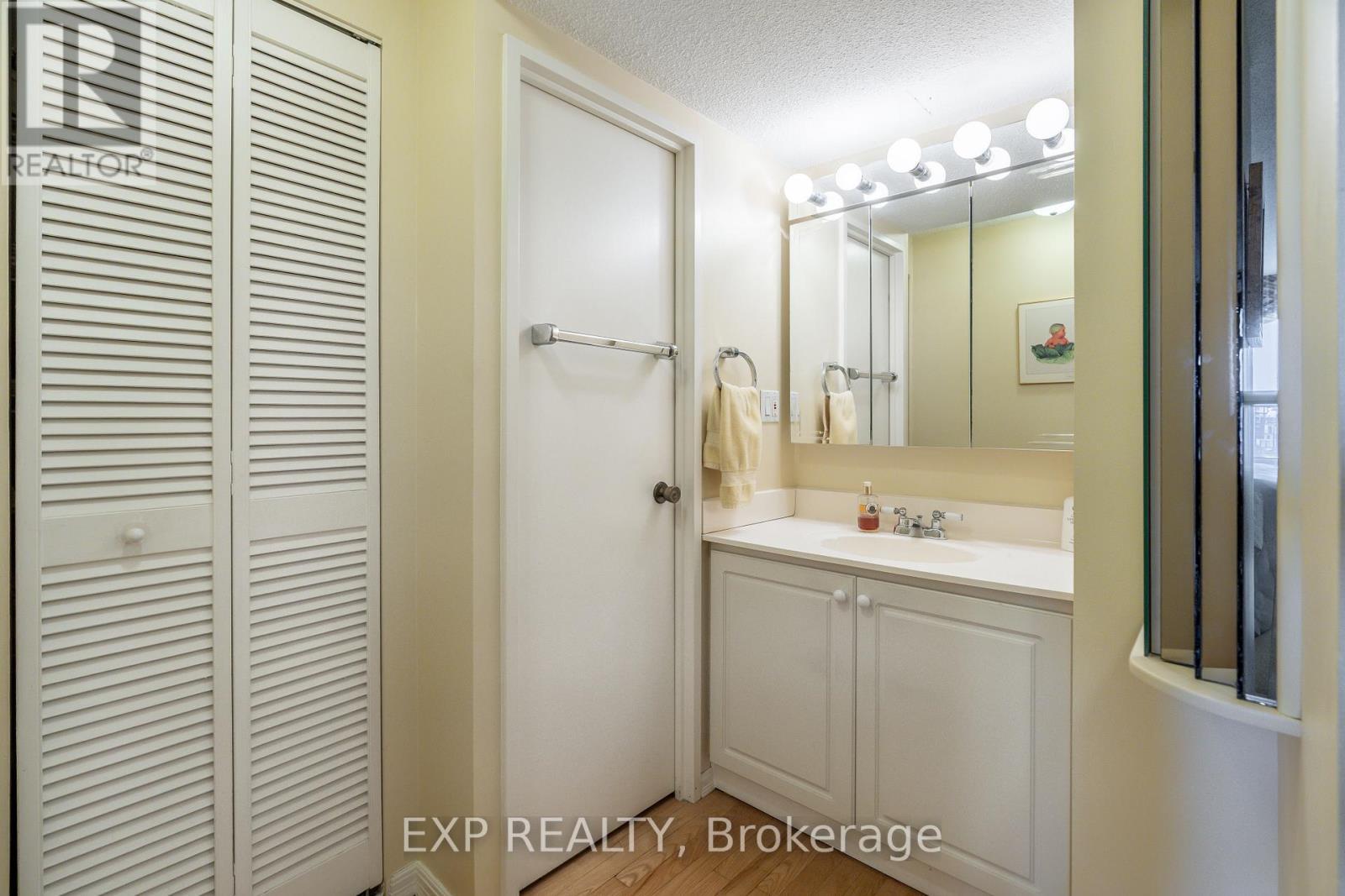 












1104 - 373 LAURIER AVENUE E

,
Ottawa,




Ontario
K1N8X6

