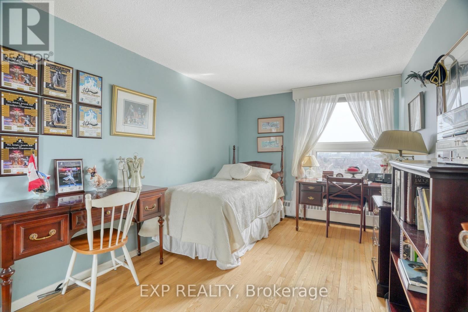 












1104 - 373 LAURIER AVENUE E

,
Ottawa,




Ontario
K1N8X6

