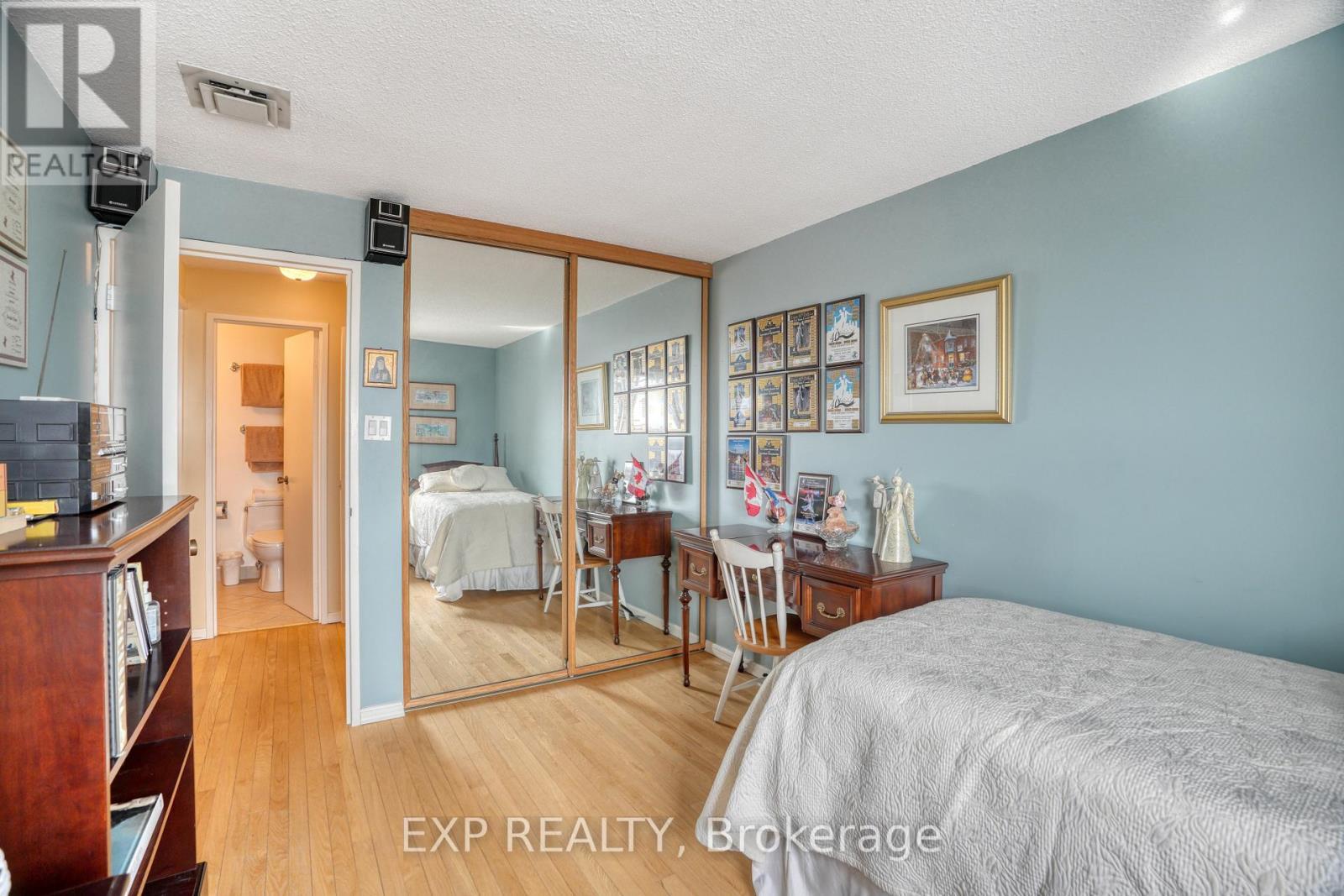 












1104 - 373 LAURIER AVENUE E

,
Ottawa,




Ontario
K1N8X6

