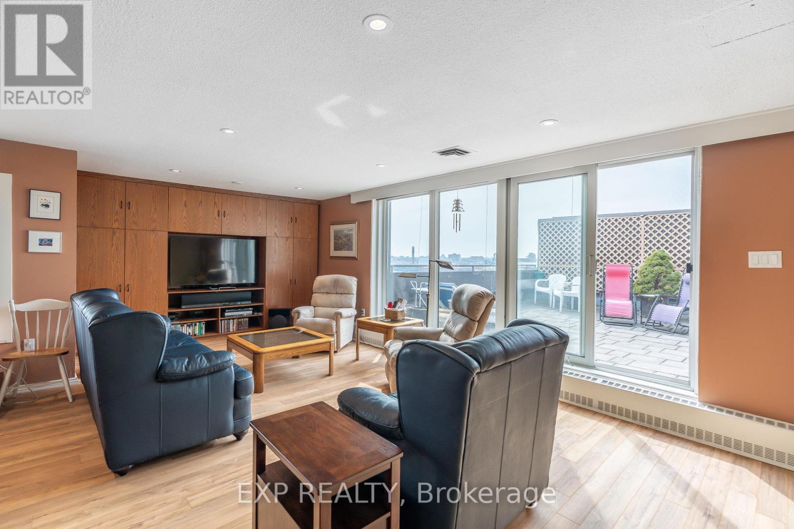 












1104 - 373 LAURIER AVENUE E

,
Ottawa,




Ontario
K1N8X6

