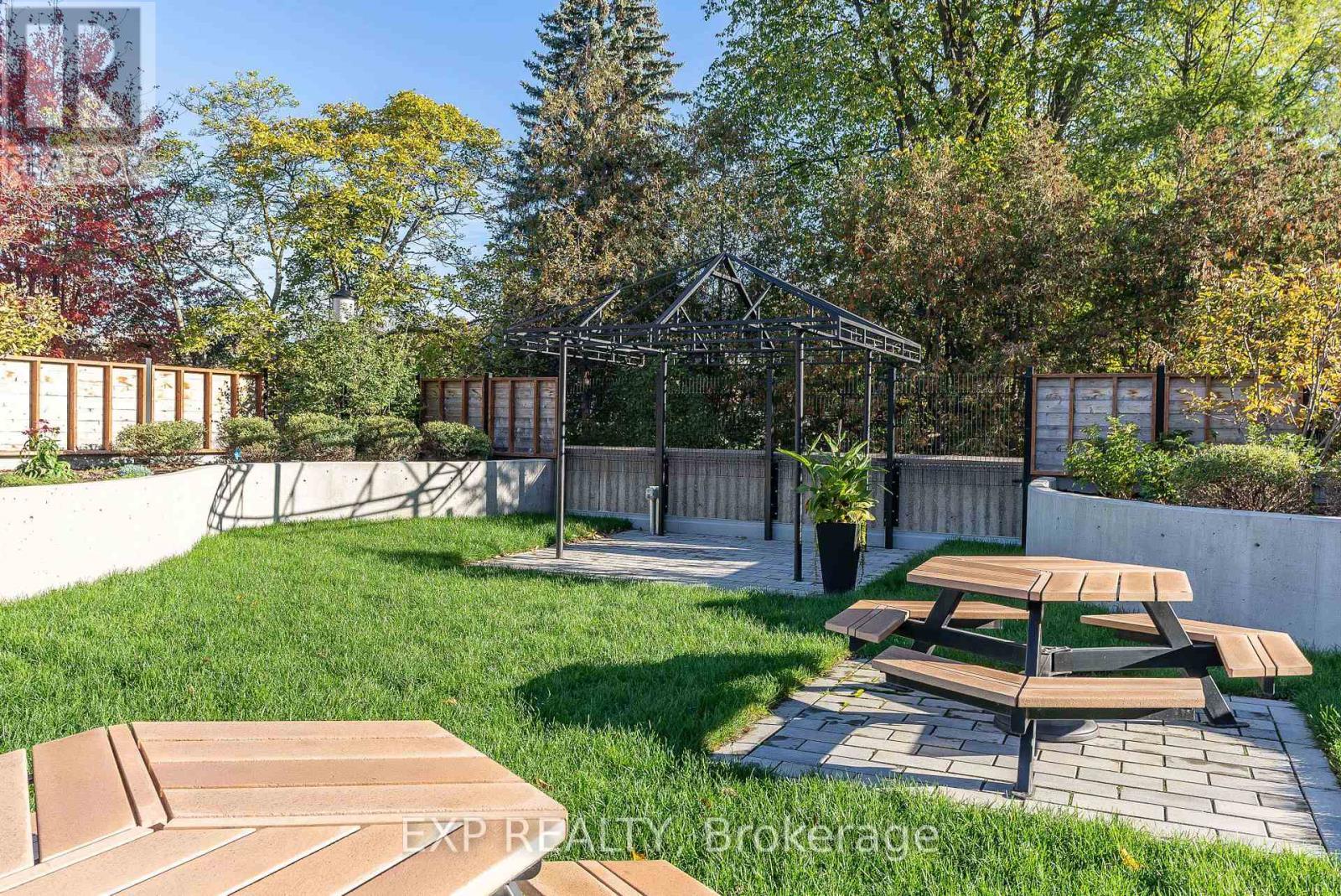 












1104 - 373 LAURIER AVENUE E

,
Ottawa,




Ontario
K1N8X6

