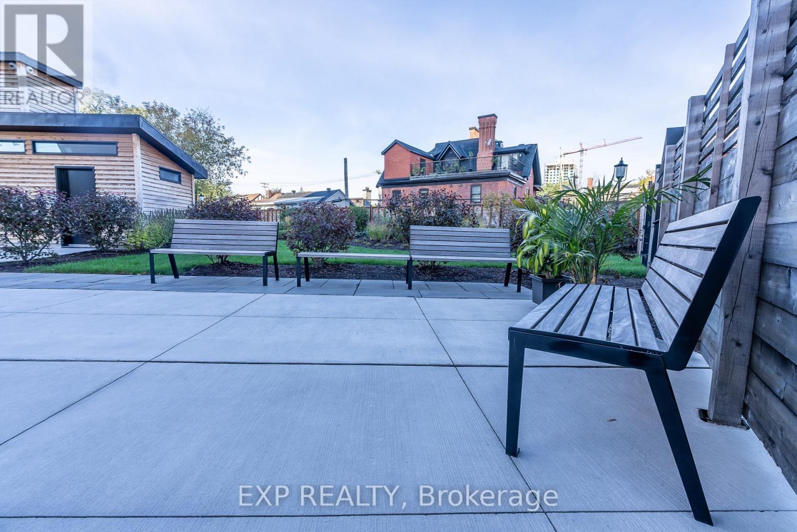 












1104 - 373 LAURIER AVENUE E

,
Ottawa,




Ontario
K1N8X6

