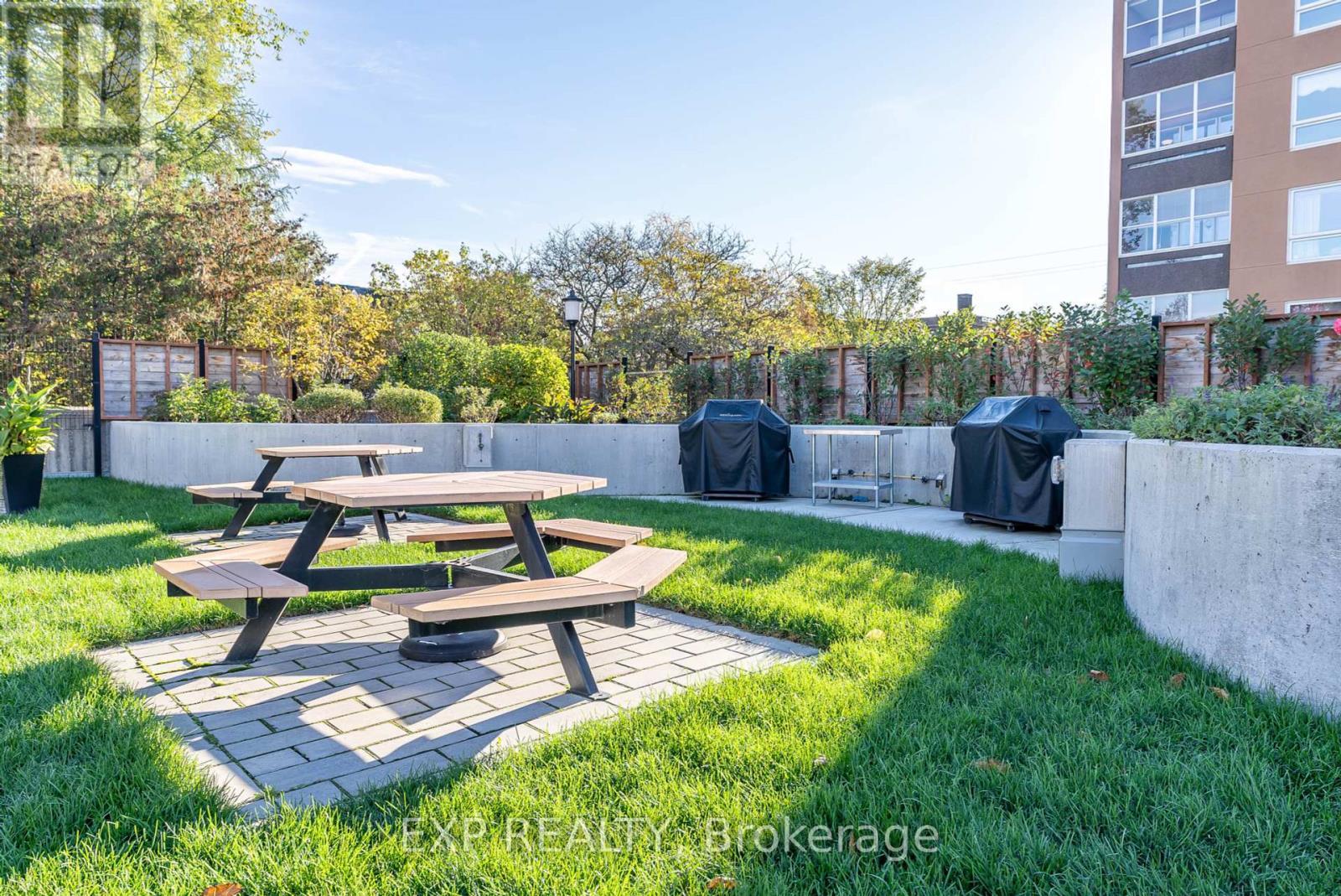 












1104 - 373 LAURIER AVENUE E

,
Ottawa,




Ontario
K1N8X6

