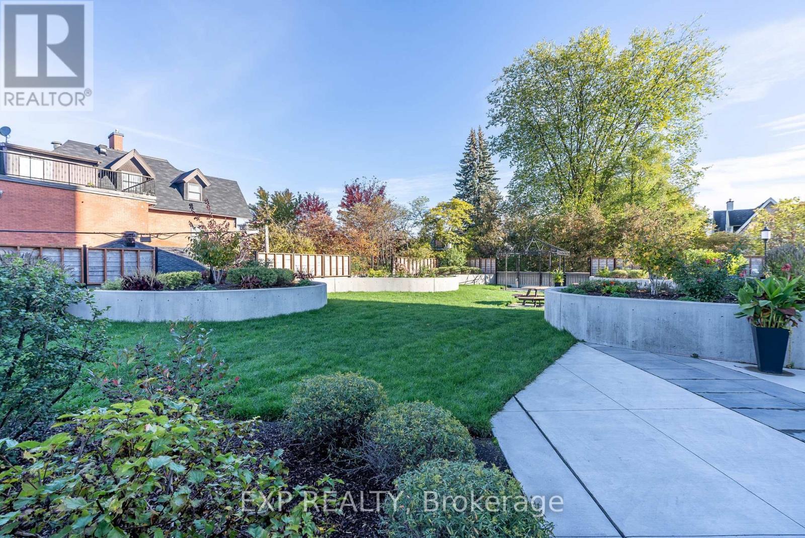 












1104 - 373 LAURIER AVENUE E

,
Ottawa,




Ontario
K1N8X6

