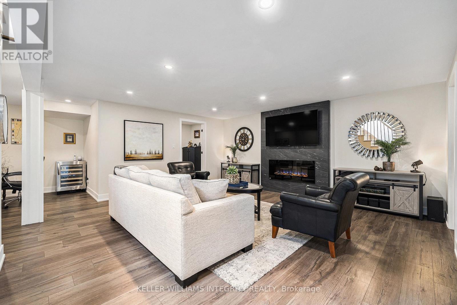 












308 AUTUMN MEADOW WAY

,
Ottawa,




Ontario
K2A2T0

