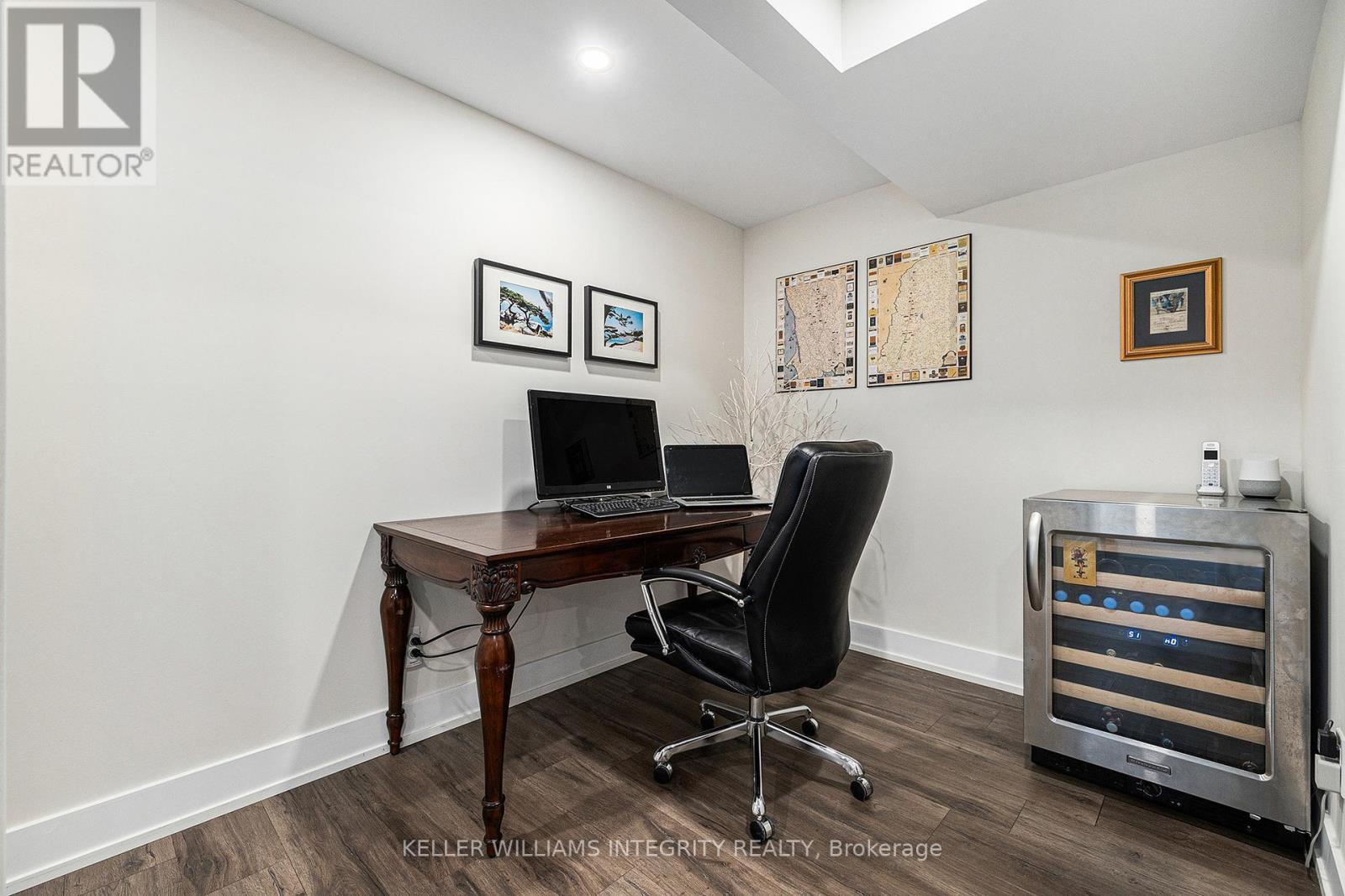 












308 AUTUMN MEADOW WAY

,
Ottawa,




Ontario
K2A2T0

