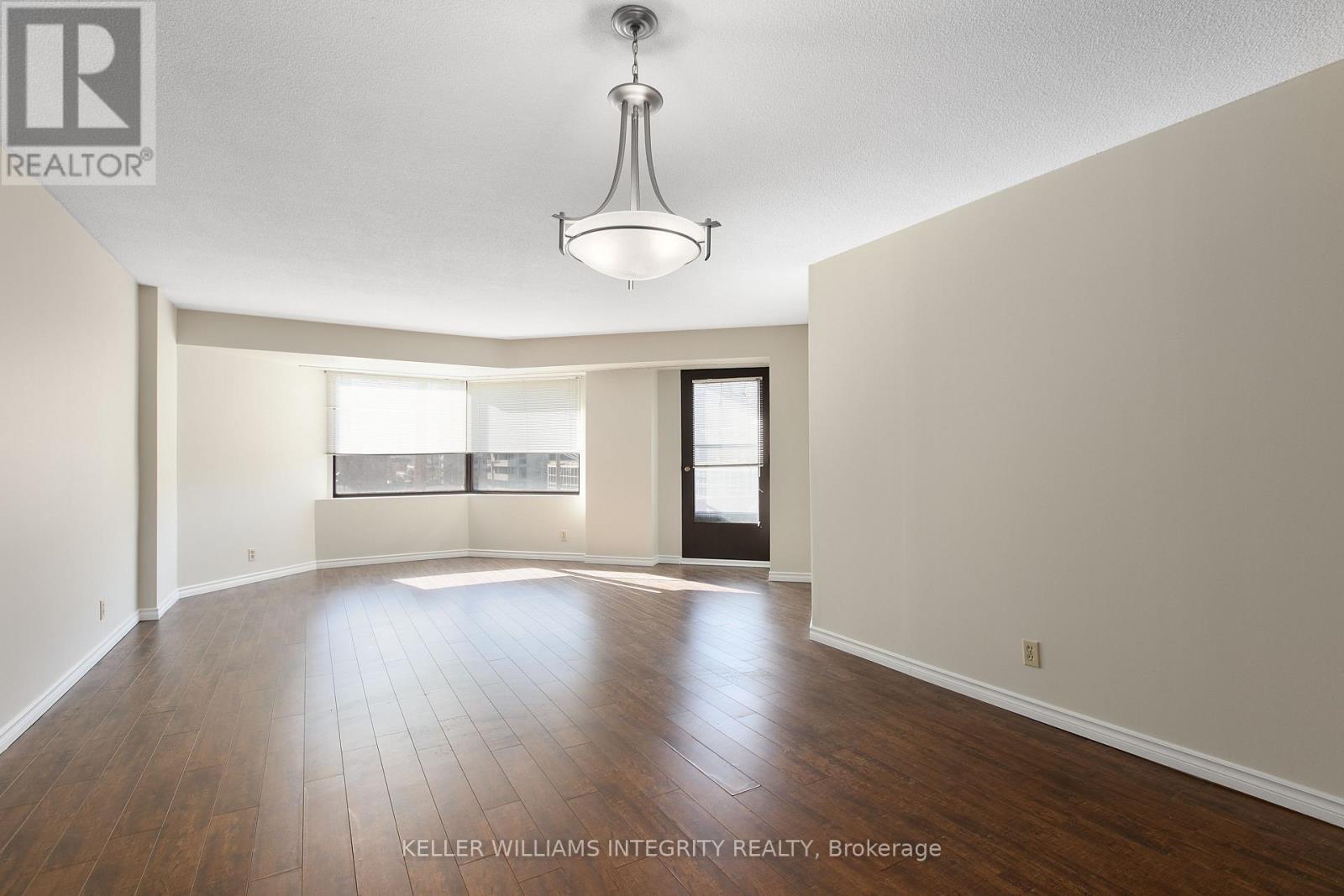 












503 - 151 BAY STREET

,
Ottawa,




Ontario
K1R7T2

