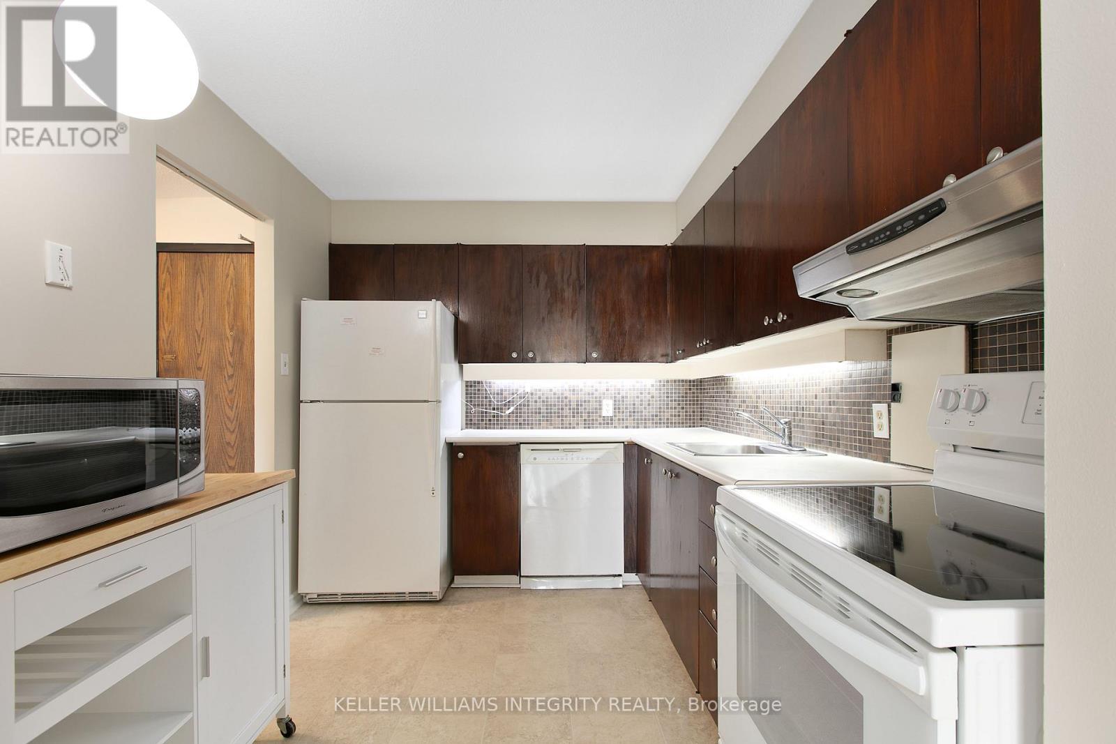 












503 - 151 BAY STREET

,
Ottawa,




Ontario
K1R7T2

