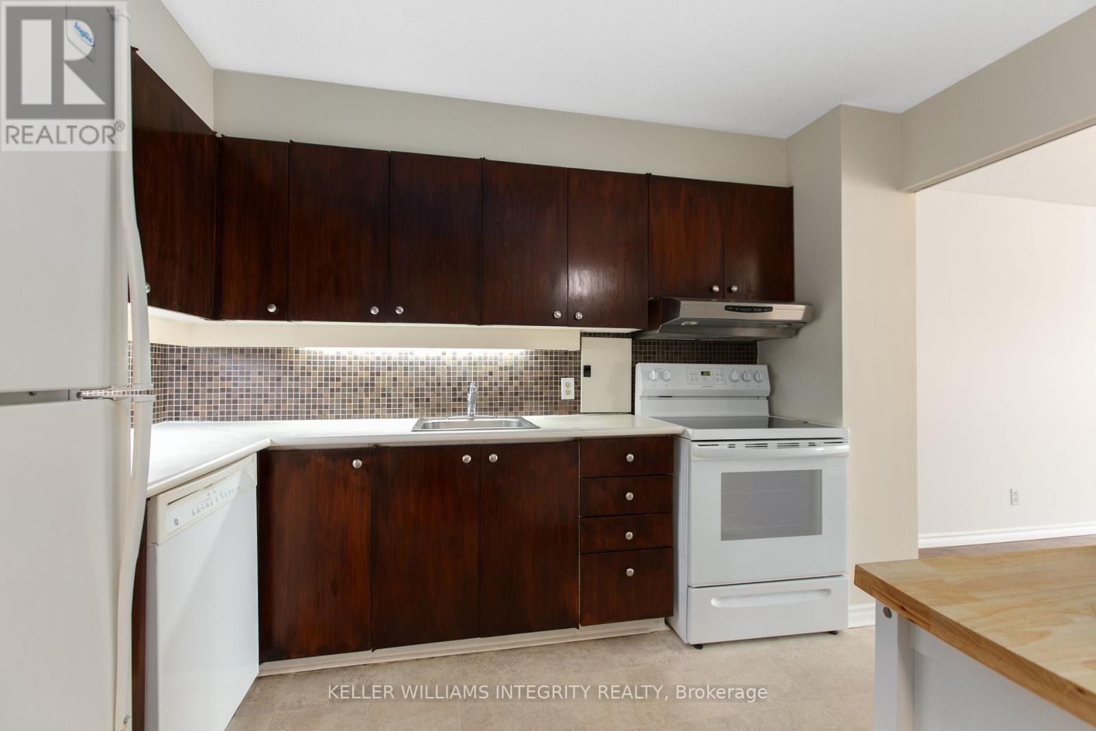 












503 - 151 BAY STREET

,
Ottawa,




Ontario
K1R7T2

