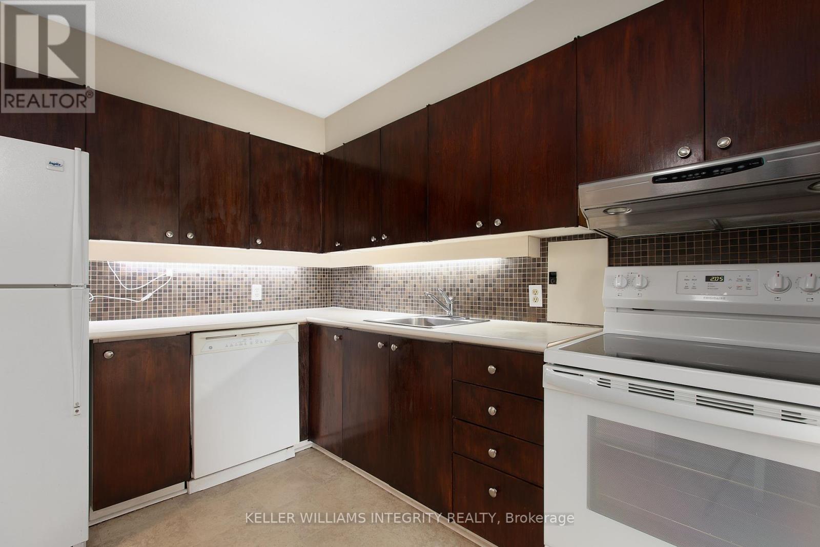 












503 - 151 BAY STREET

,
Ottawa,




Ontario
K1R7T2

