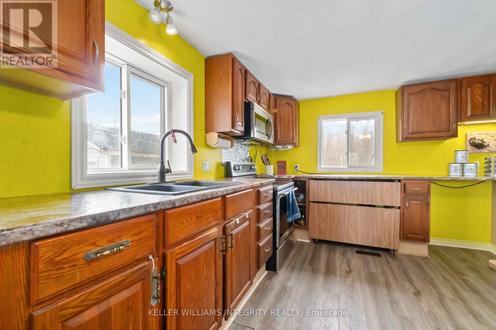 












295 GLENVIEW ROAD

,
Drummond/North Elmsley,




Ontario
K7A4S4

