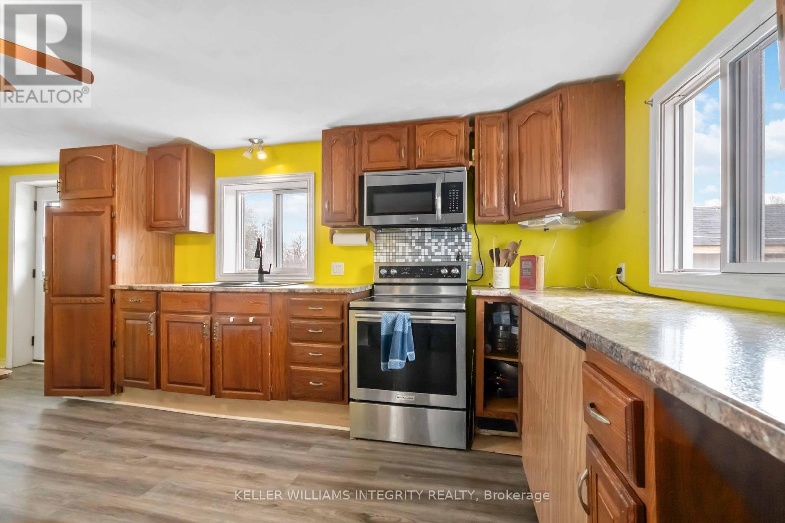 












295 GLENVIEW ROAD

,
Drummond/North Elmsley,




Ontario
K7A4S4

