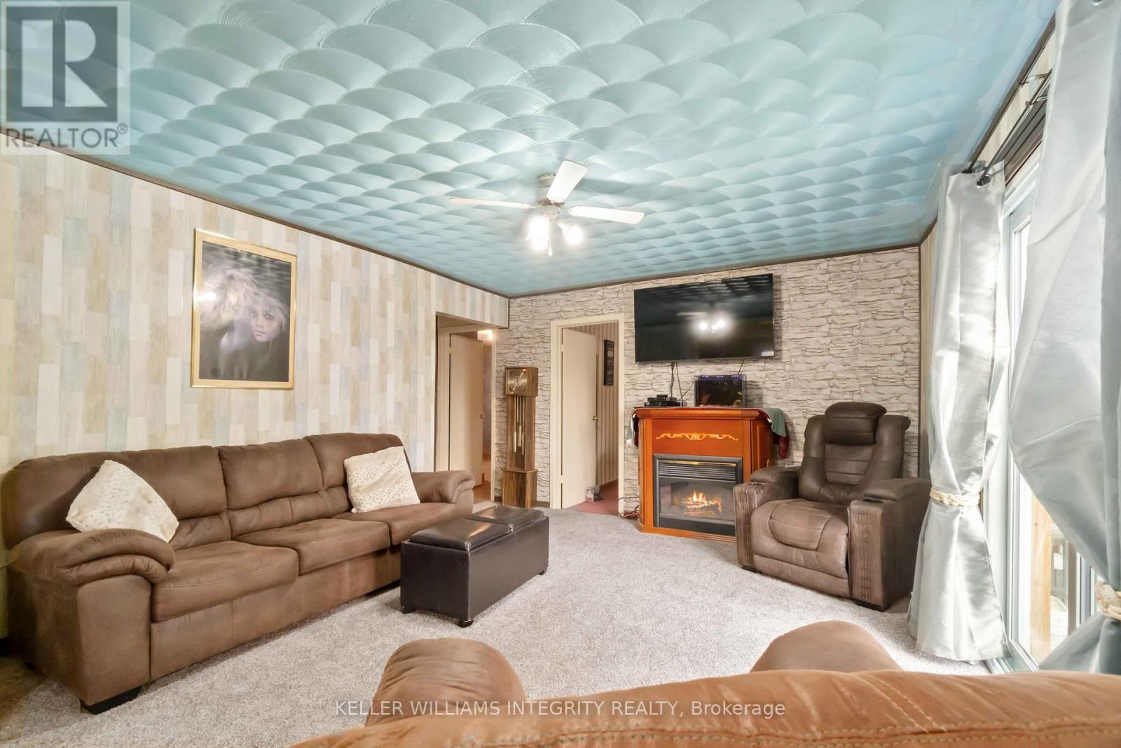 












295 GLENVIEW ROAD

,
Drummond/North Elmsley,




Ontario
K7A4S4

