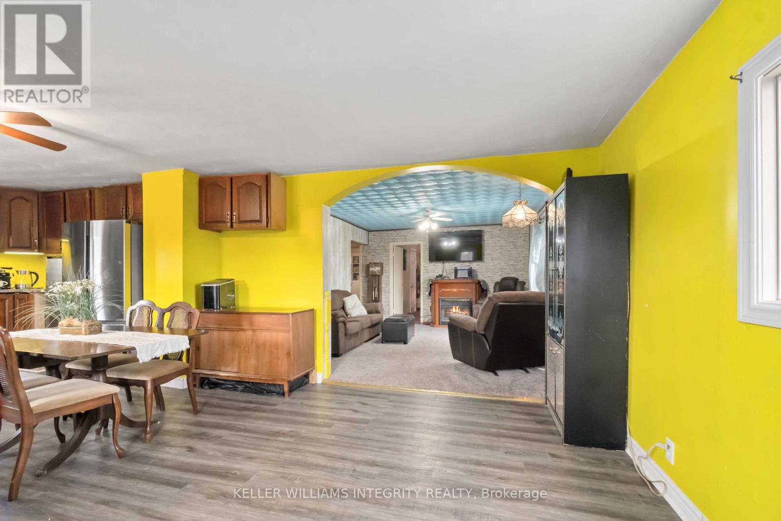 












295 GLENVIEW ROAD

,
Drummond/North Elmsley,




Ontario
K7A4S4

