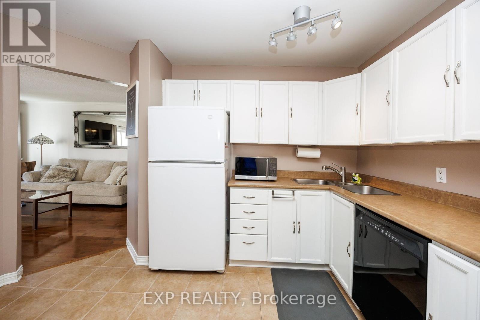 












90 PICKWICK DRIVE

,
Ottawa,




Ontario
K2J3E2

