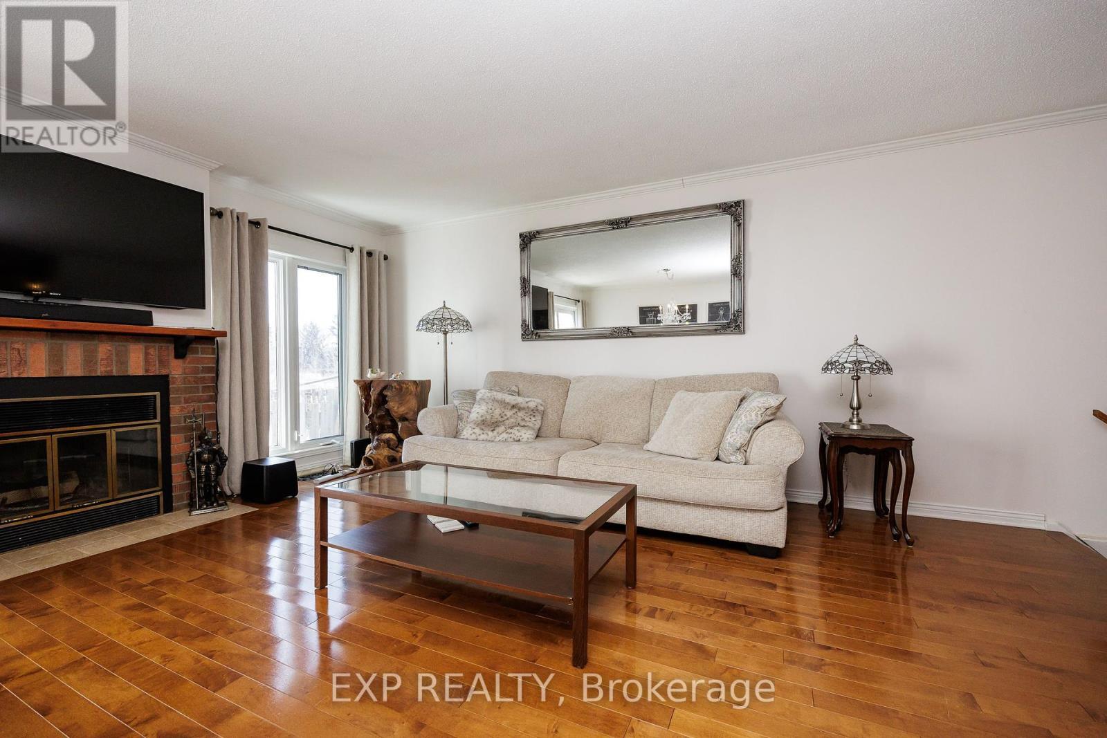 












90 PICKWICK DRIVE

,
Ottawa,




Ontario
K2J3E2

